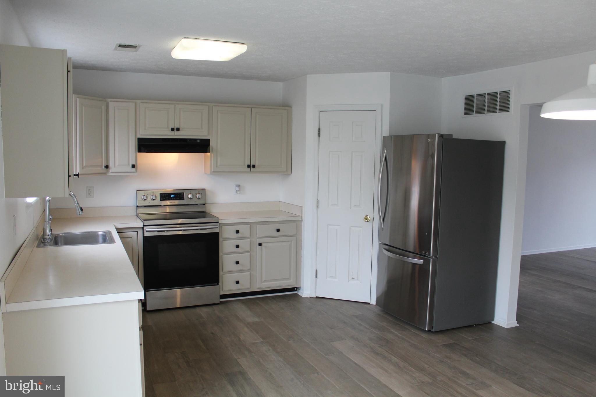 BUCKINGHAM VIEW - Residential Lease