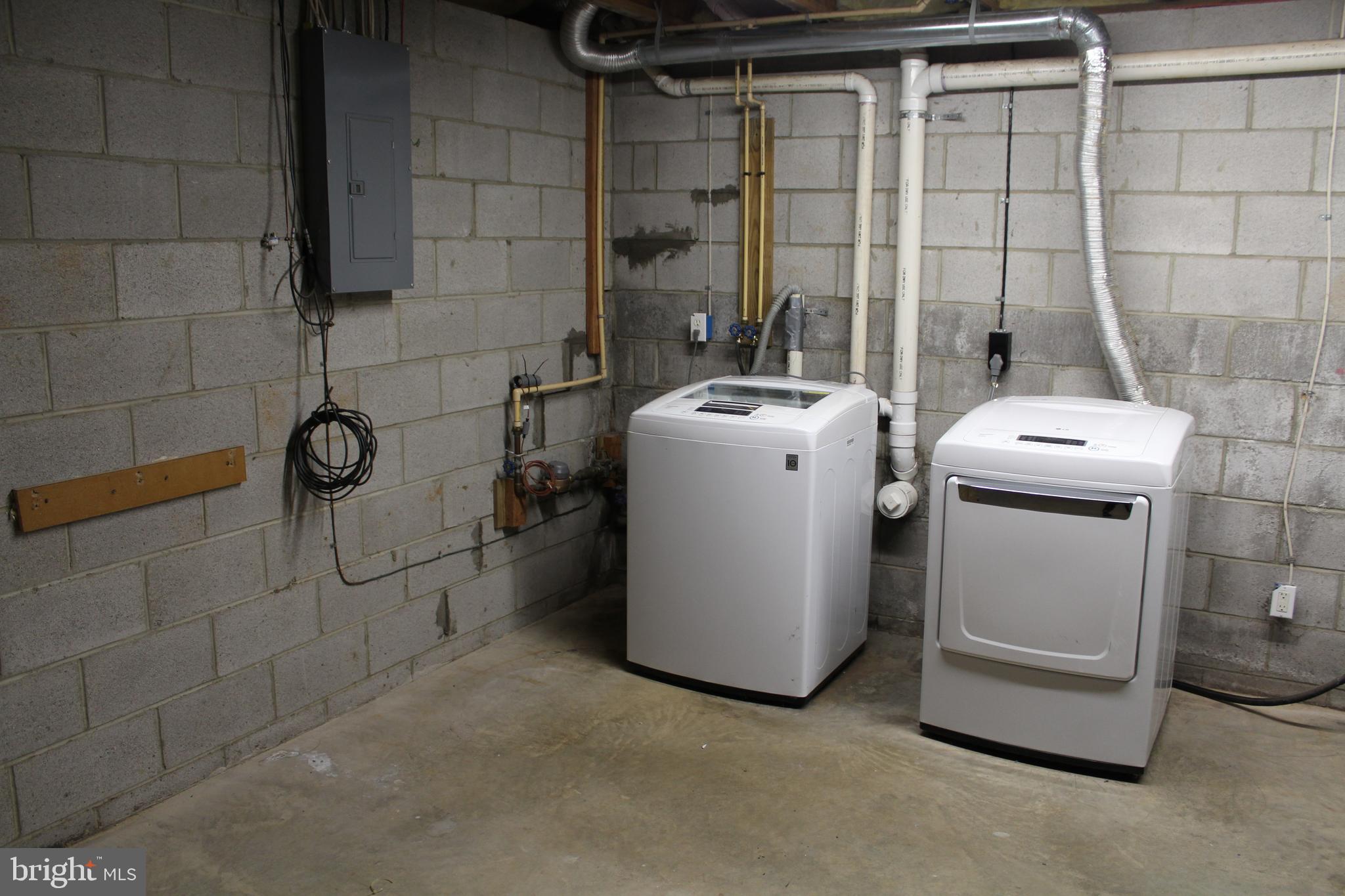 BUCKINGHAM VIEW - Residential Lease