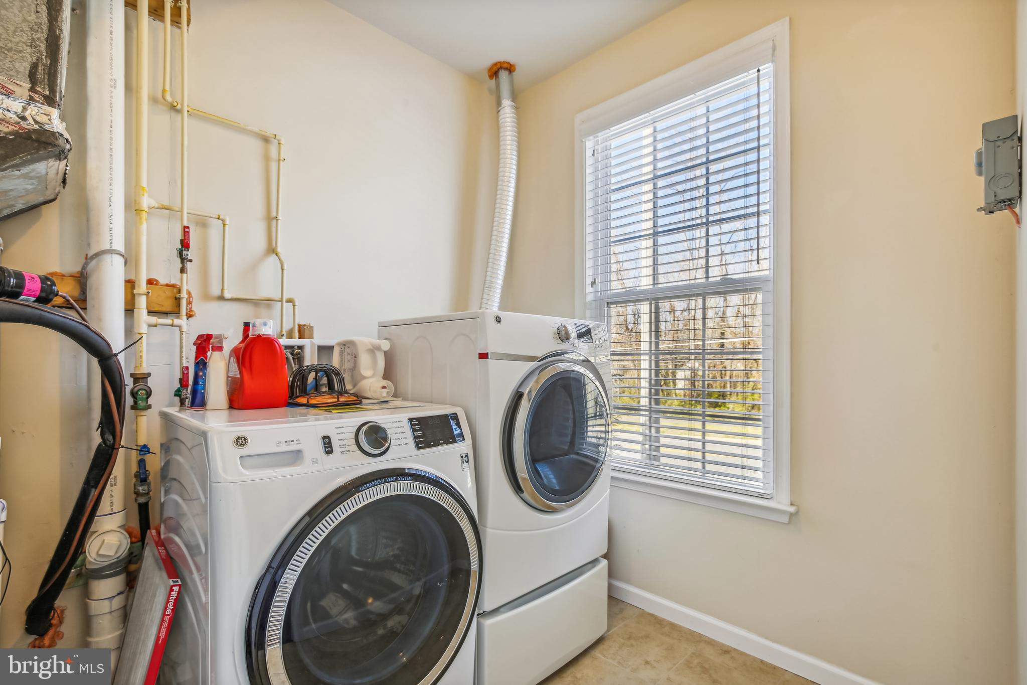 GROVETON WOODS - Residential