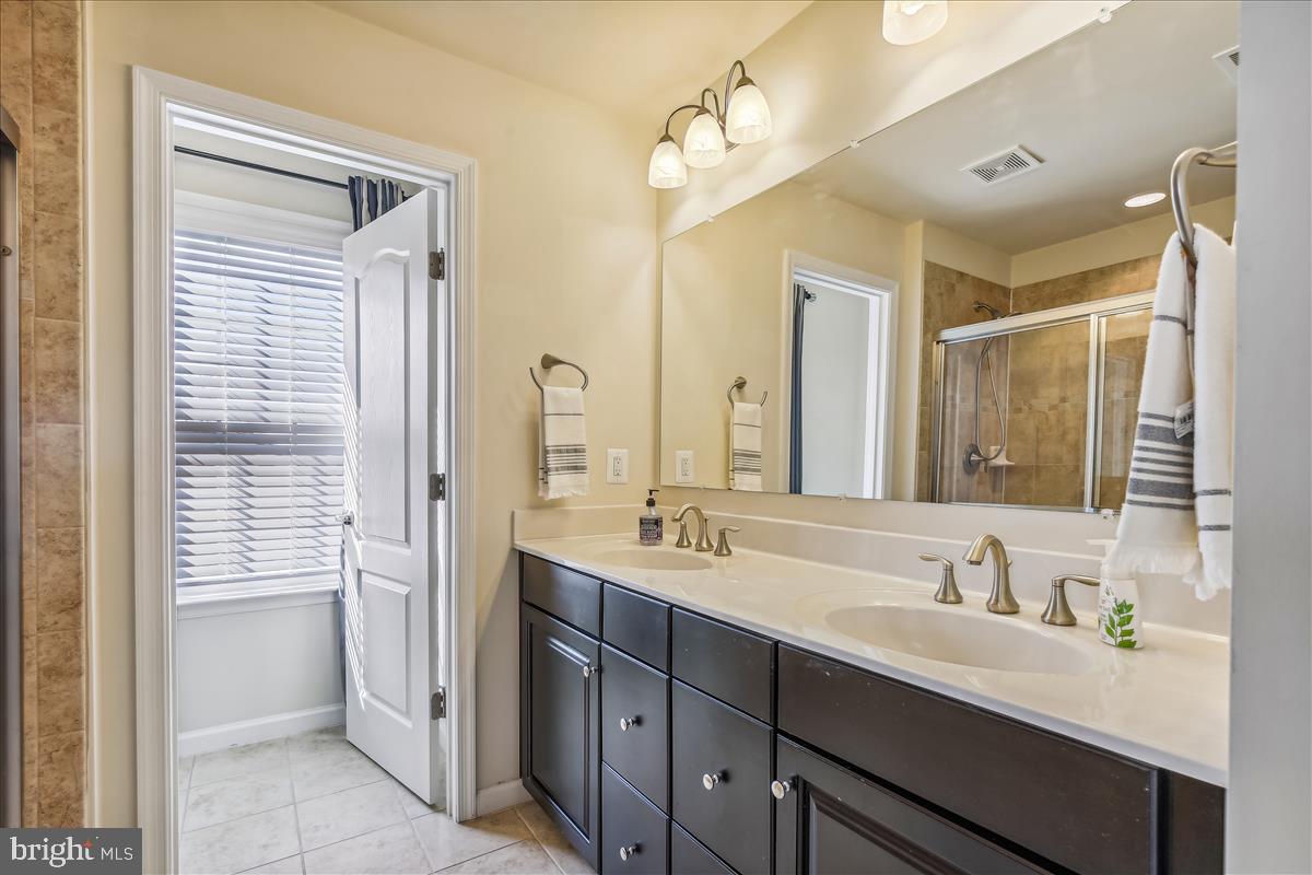 GROVETON WOODS - Residential