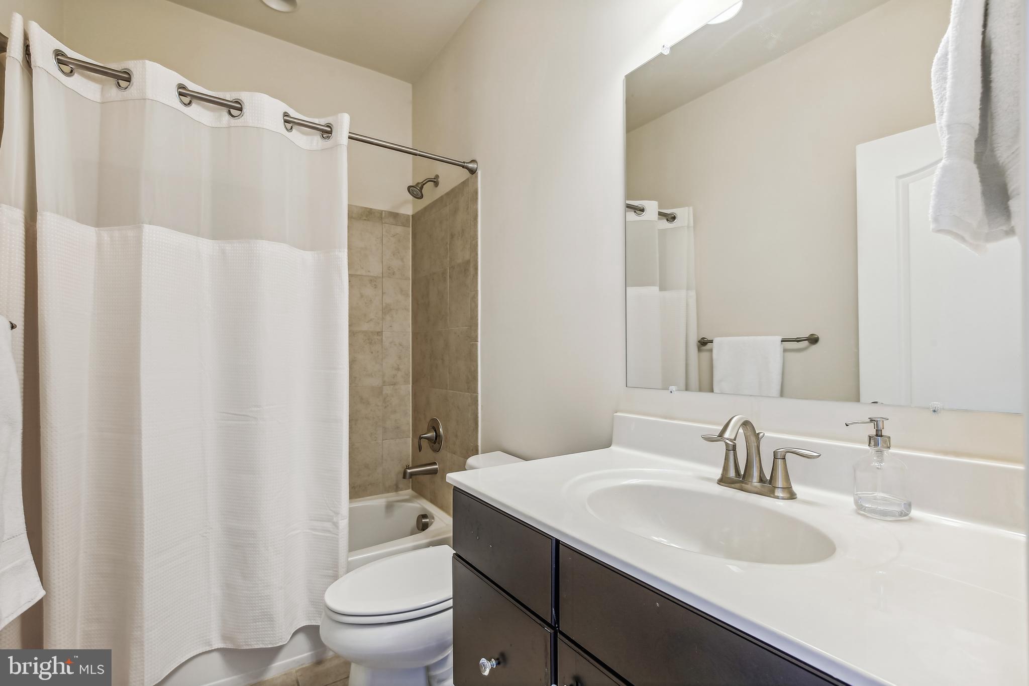 GROVETON WOODS - Residential