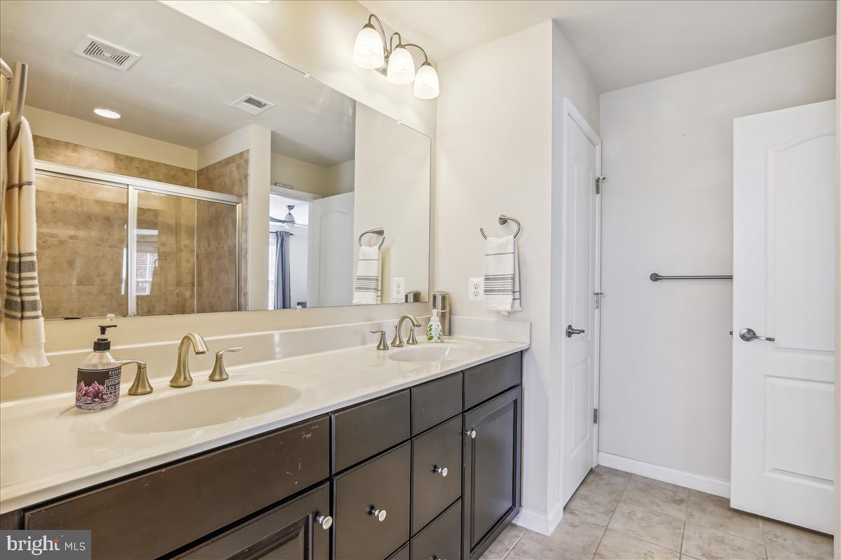 GROVETON WOODS - Residential