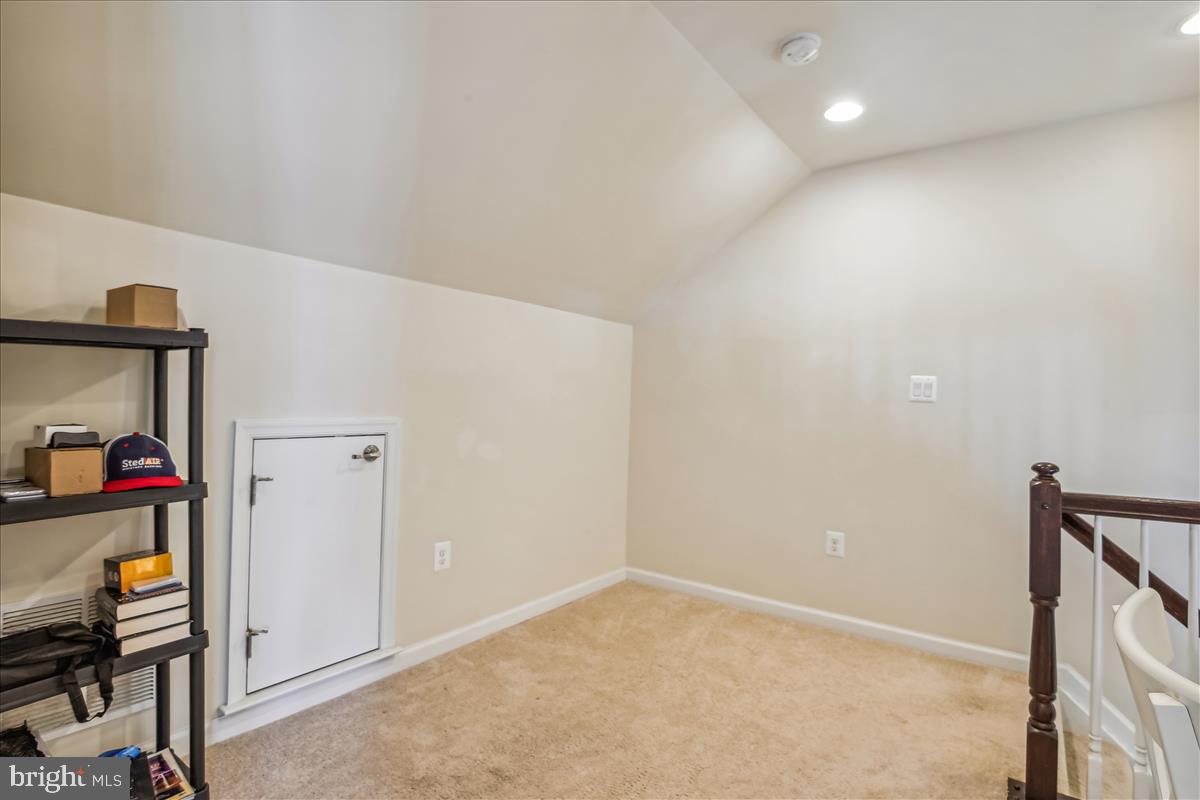 GROVETON WOODS - Residential