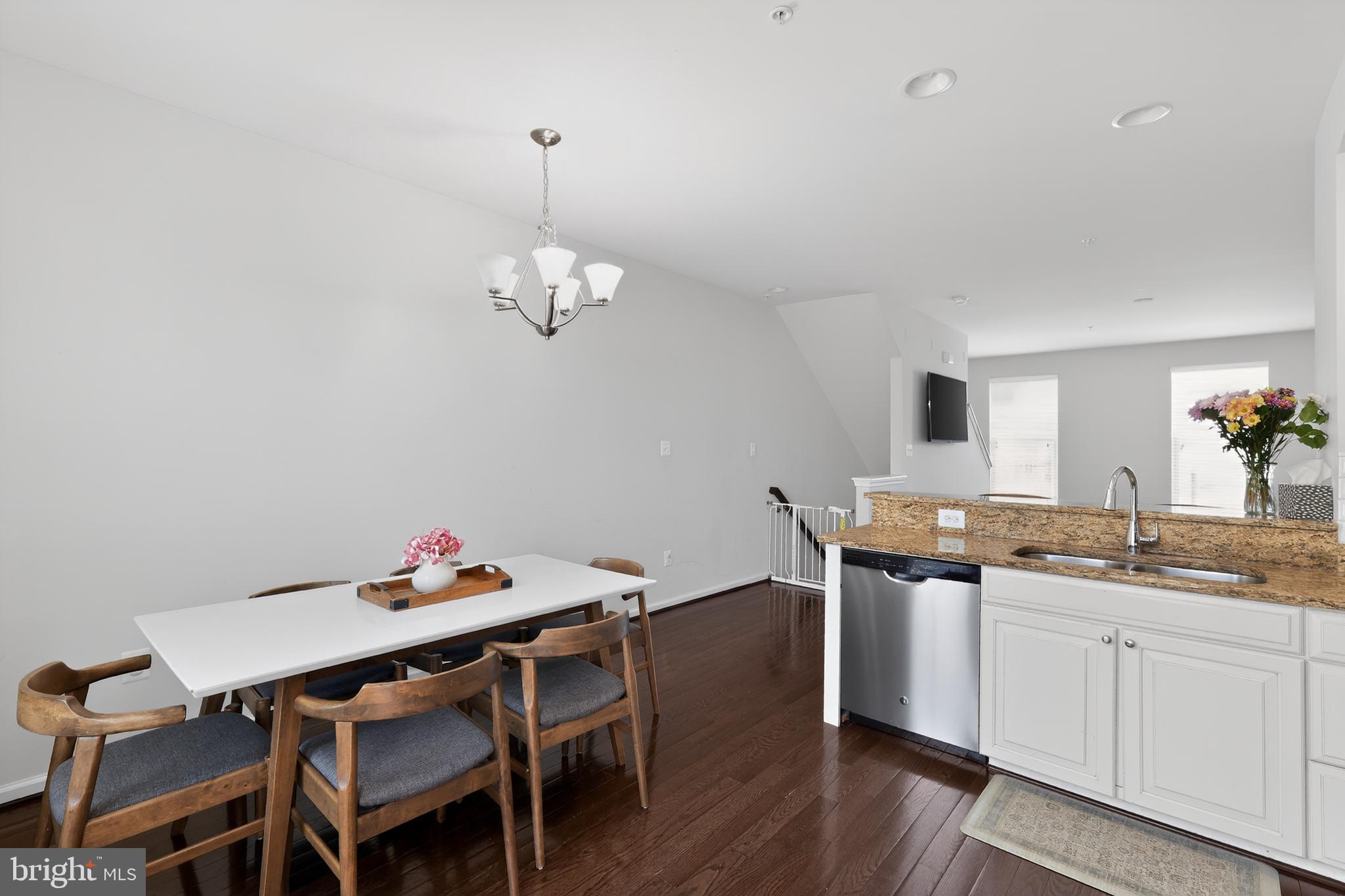 CREEKSIDE VILLAGE - Residential