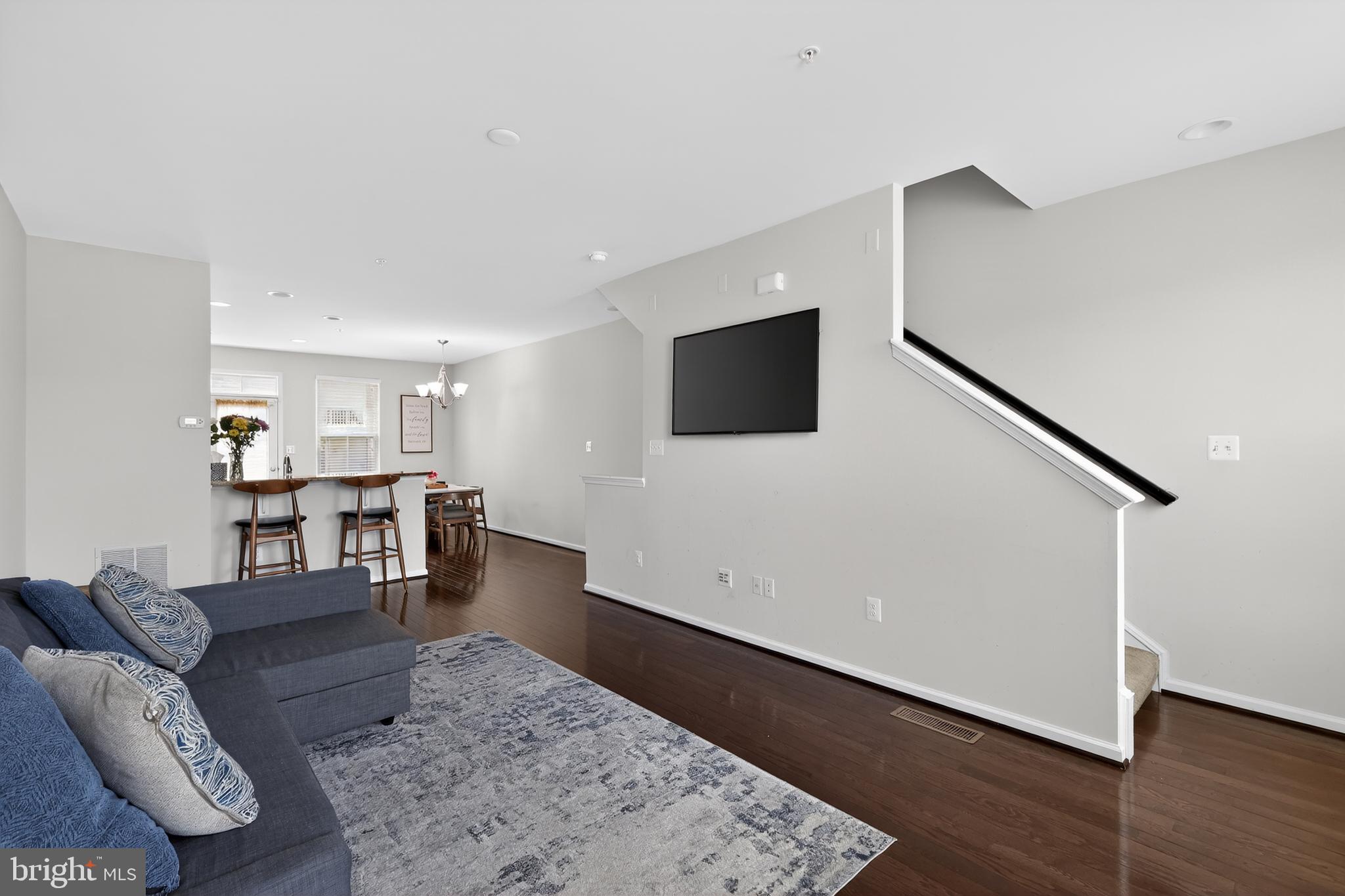 CREEKSIDE VILLAGE - Residential
