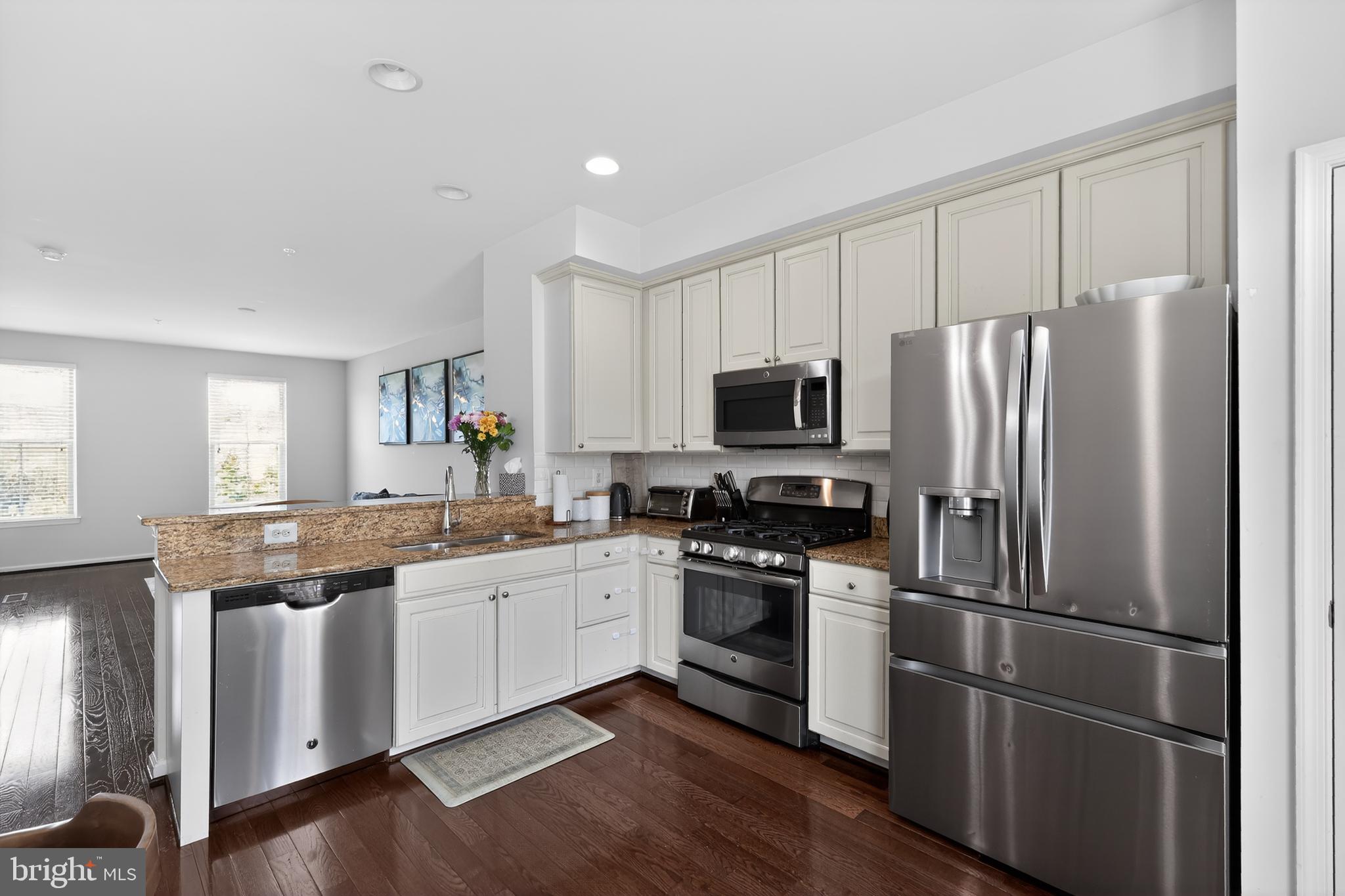 CREEKSIDE VILLAGE - Residential