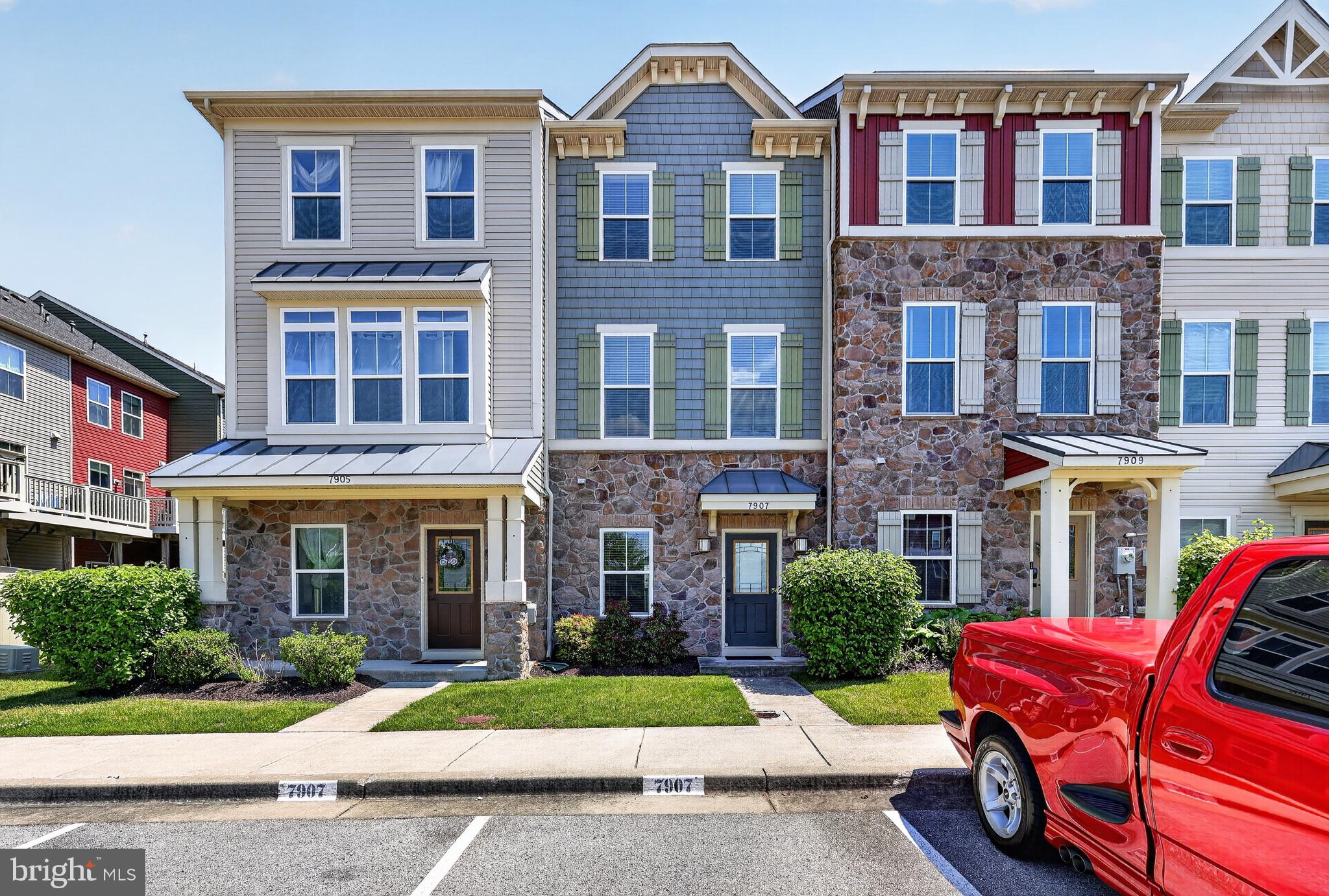CREEKSIDE VILLAGE - Residential