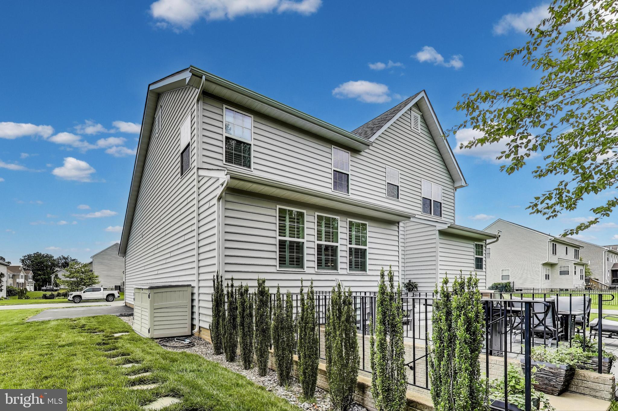 THE WOODS AT MYRTLE POINT - Residential