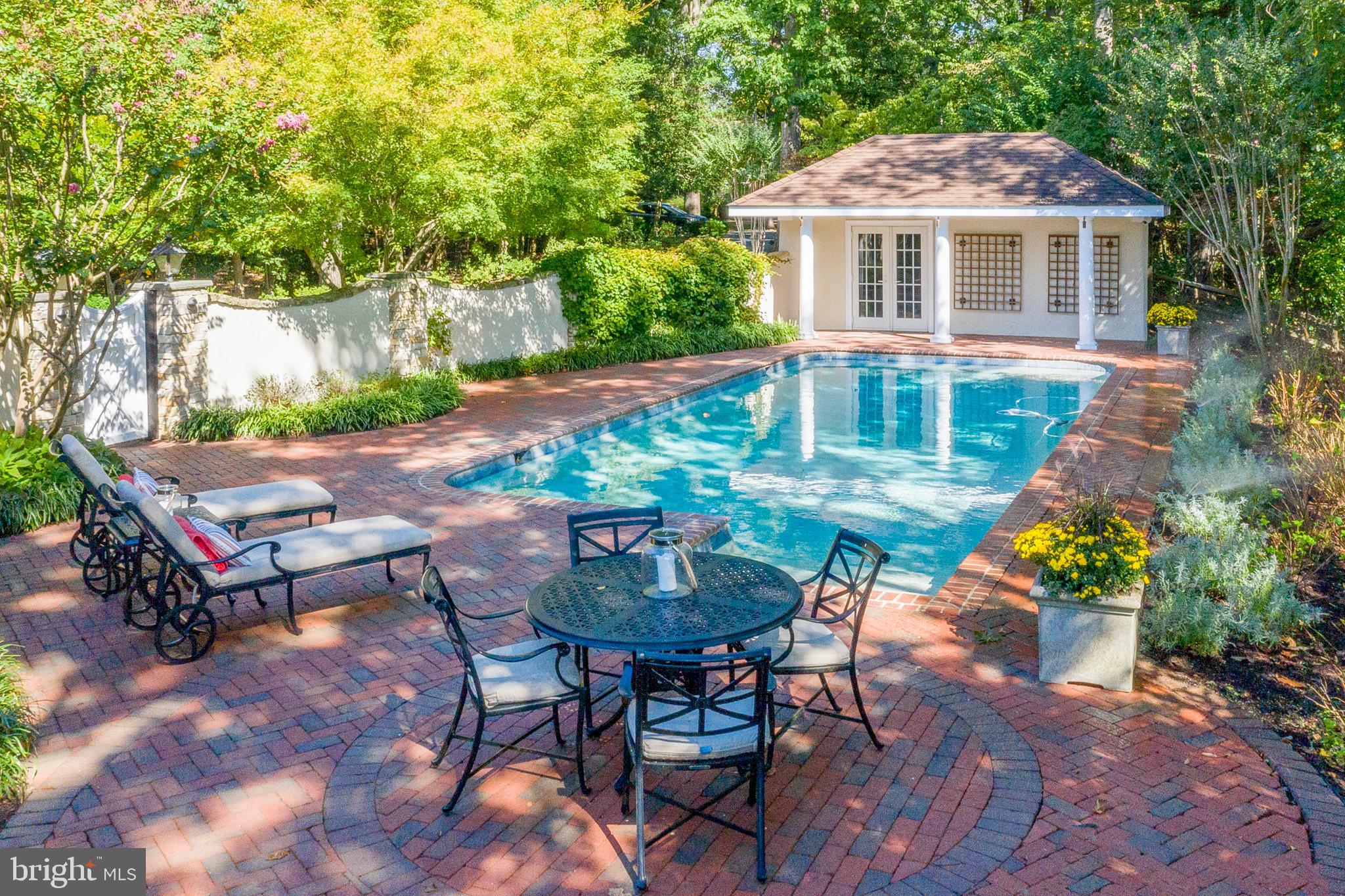 ARBUTUS BANKS - Residential