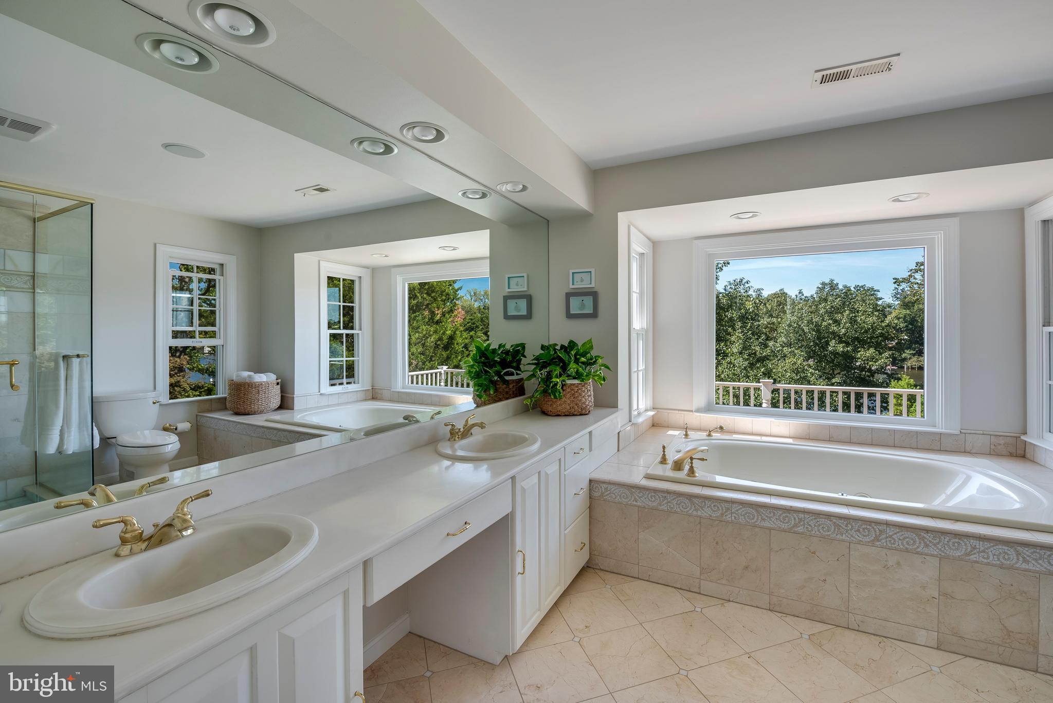 ARBUTUS BANKS - Residential