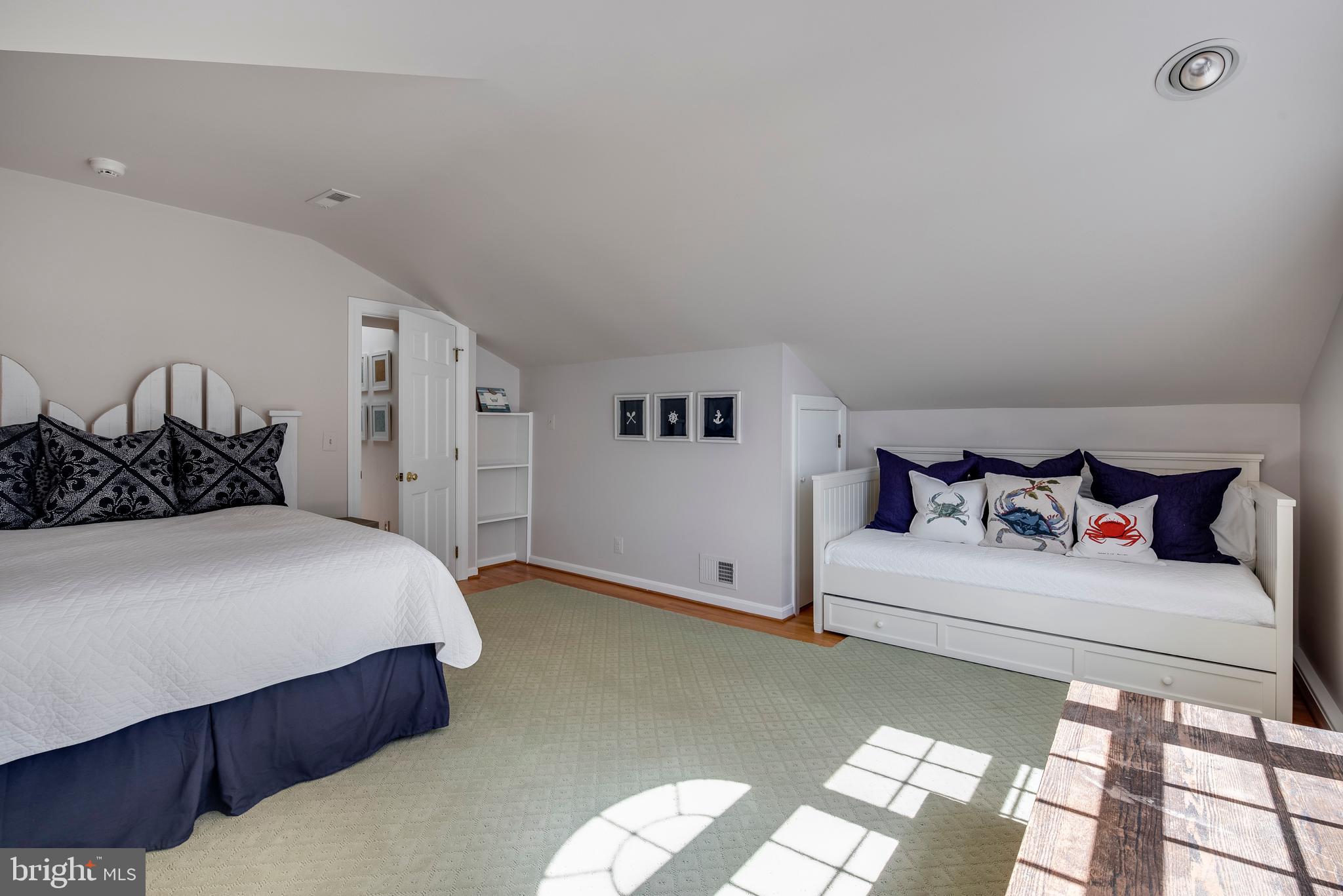 ARBUTUS BANKS - Residential