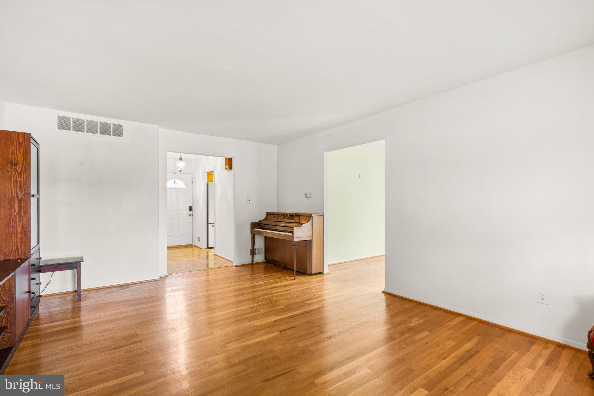 307 BOND AVENUE
