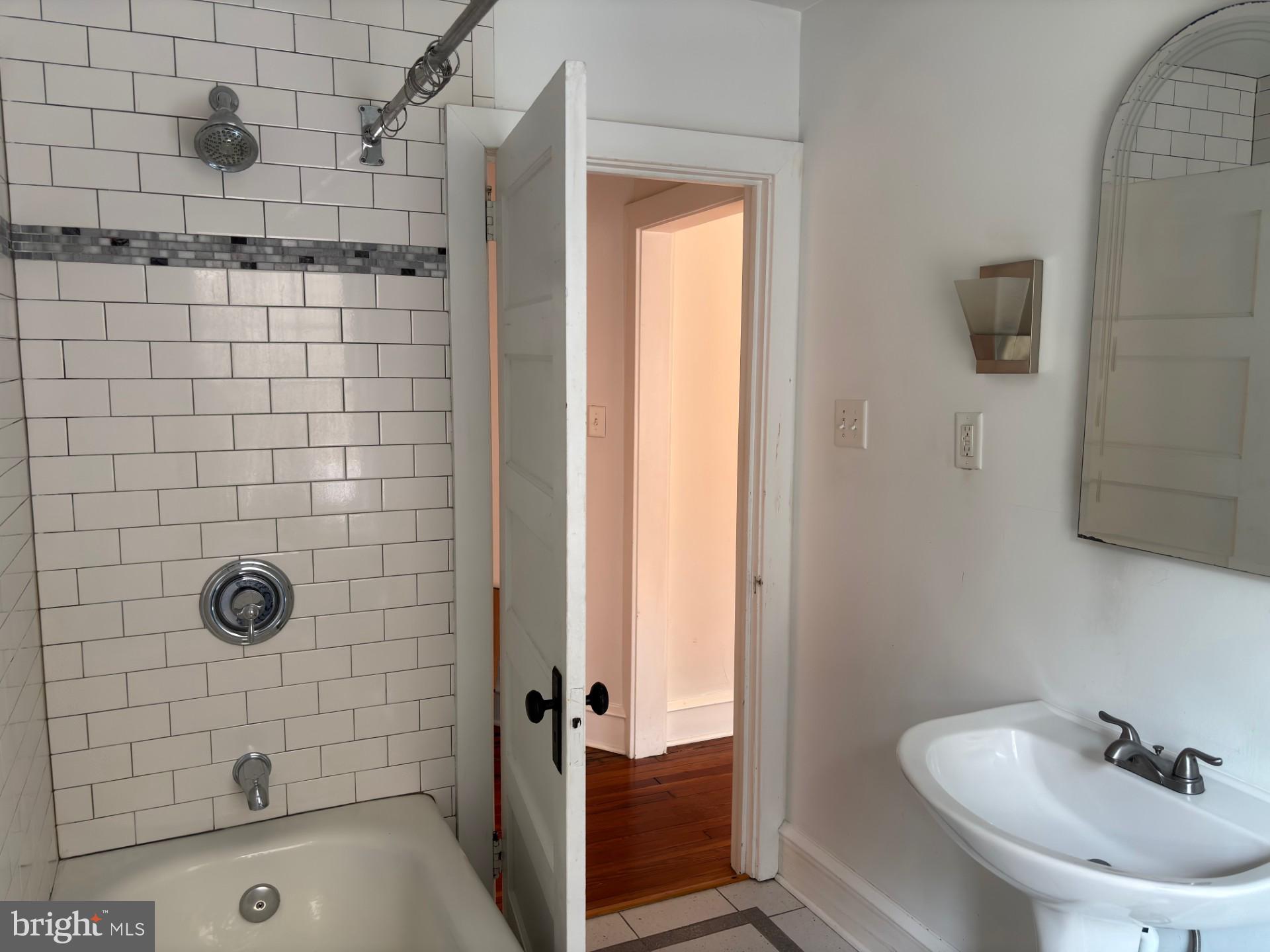 000 - Residential Lease