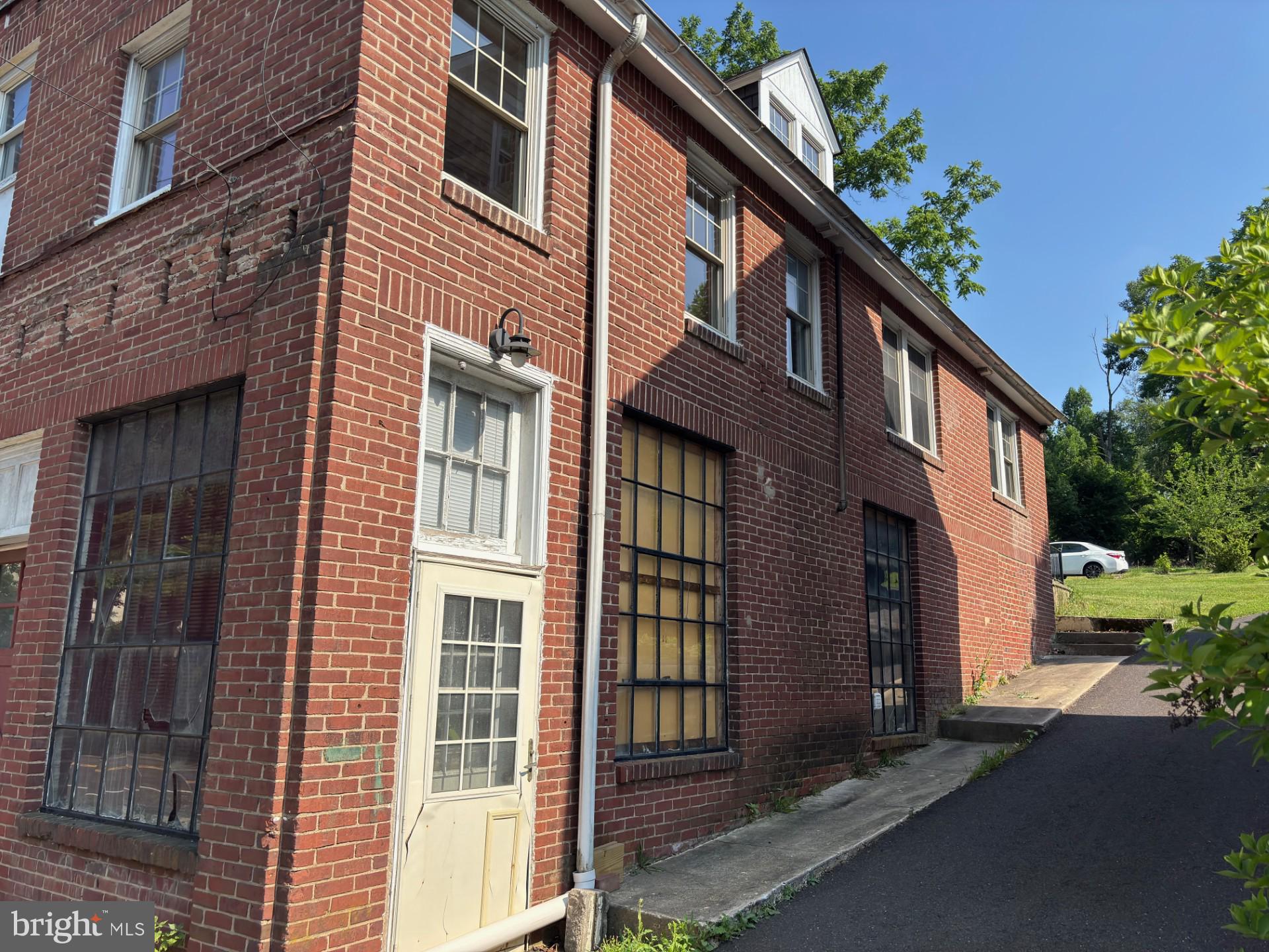 000 - Residential Lease