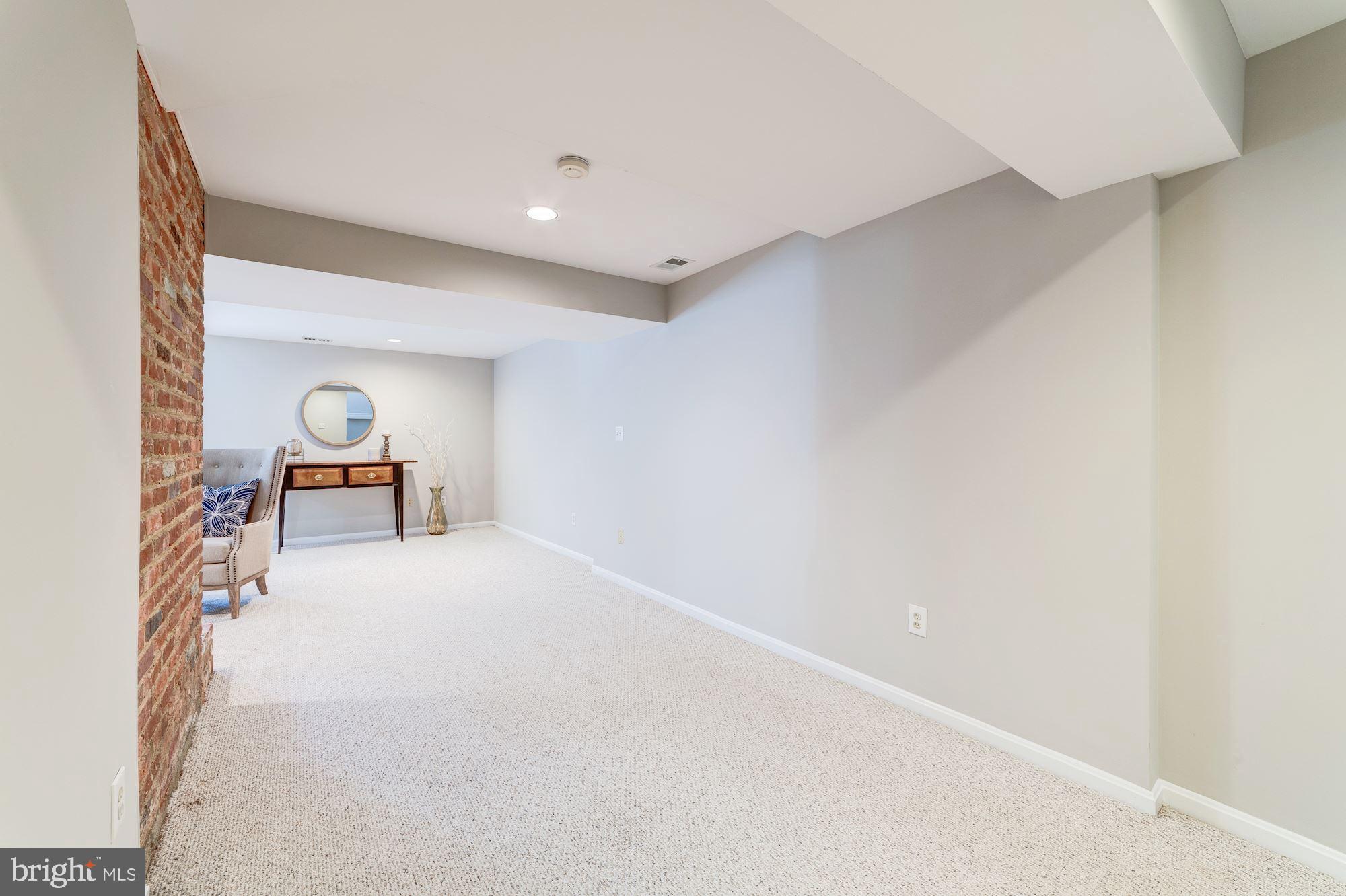 COUNTRY CLUB HILLS - Residential