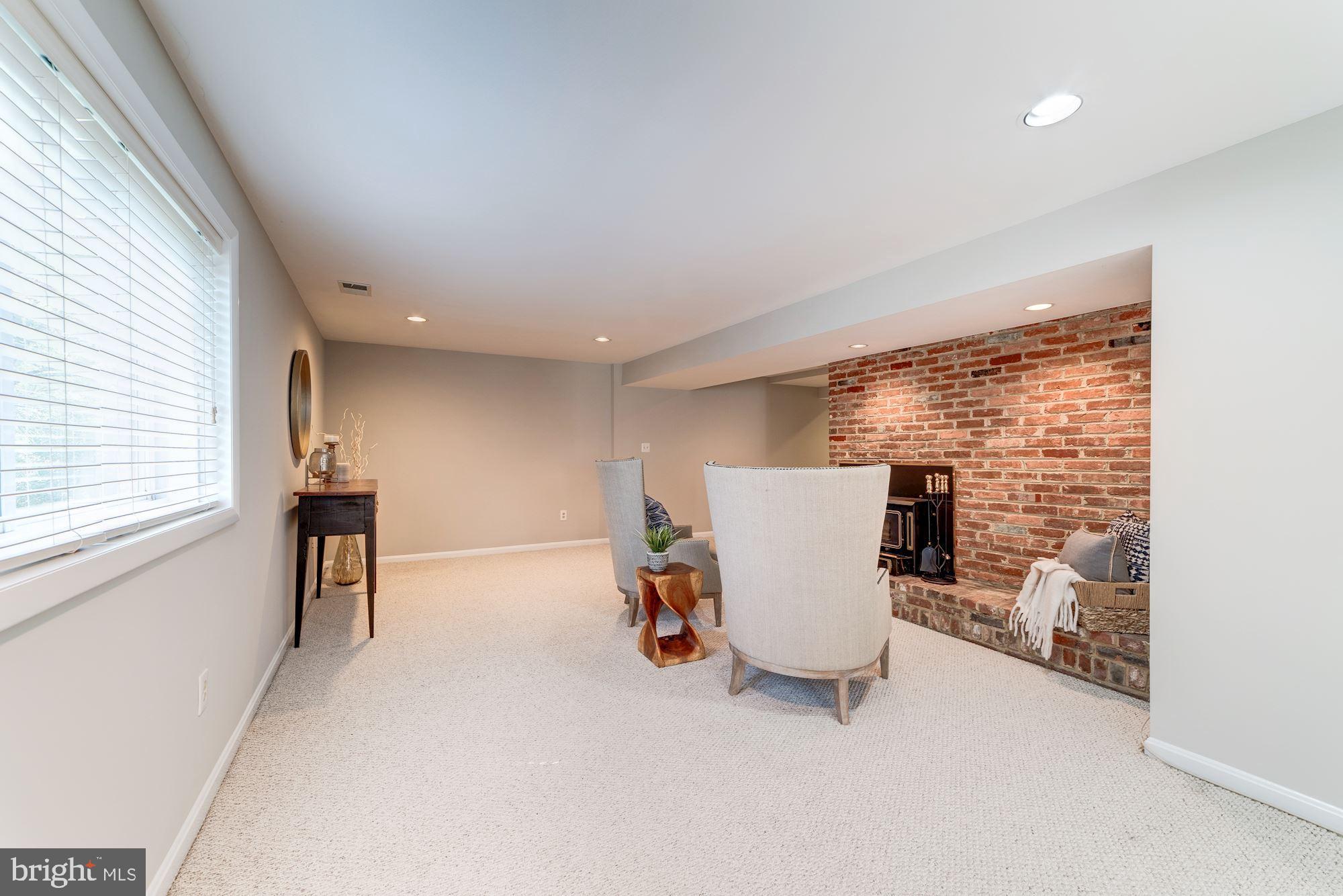 COUNTRY CLUB HILLS - Residential