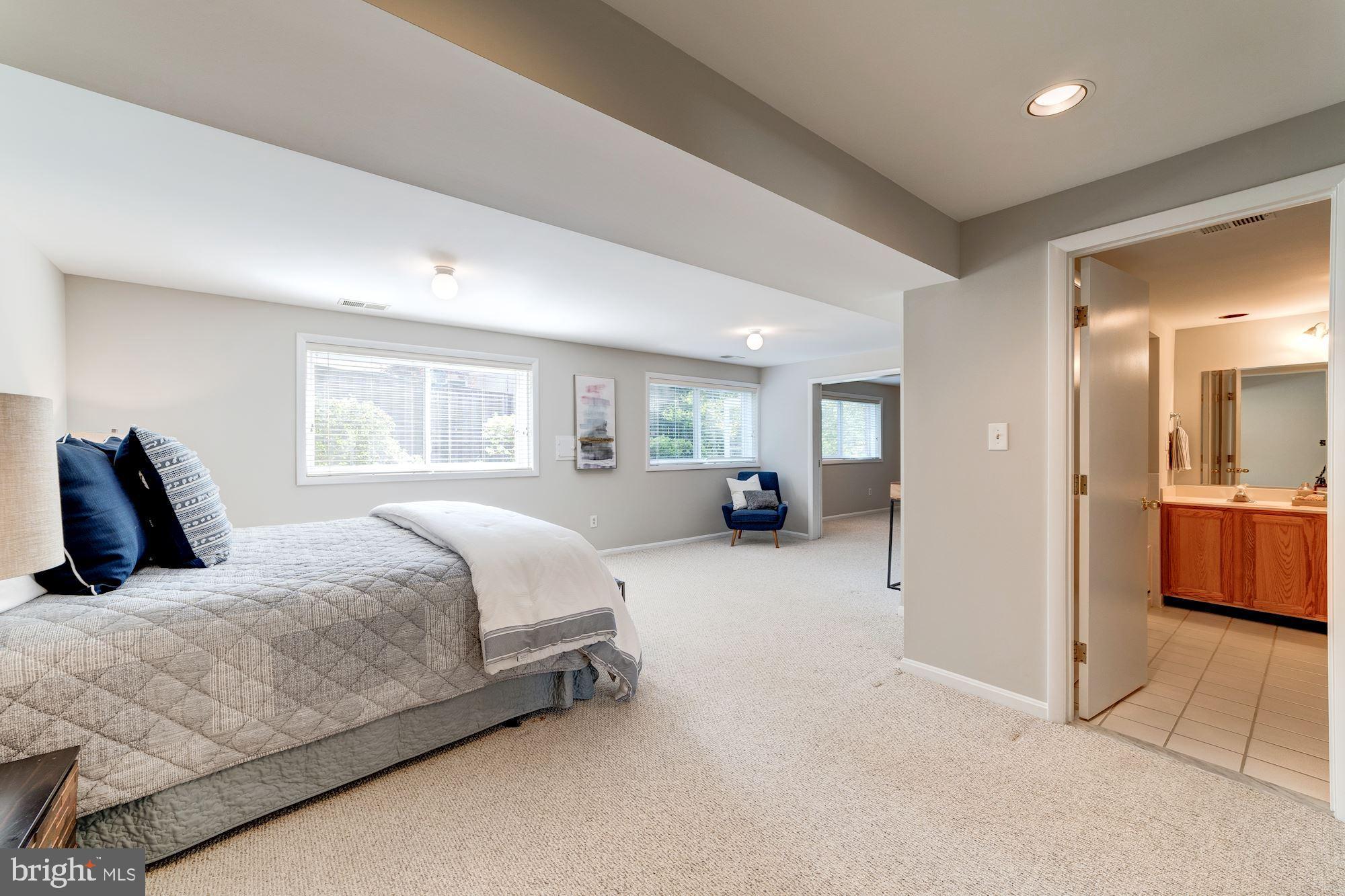 COUNTRY CLUB HILLS - Residential