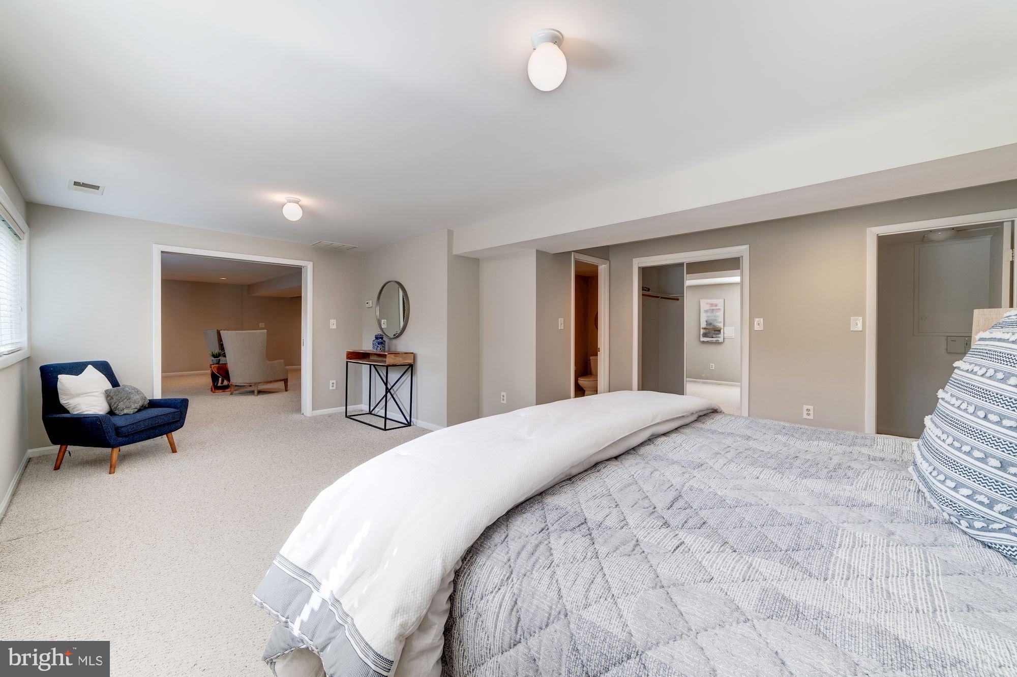 COUNTRY CLUB HILLS - Residential