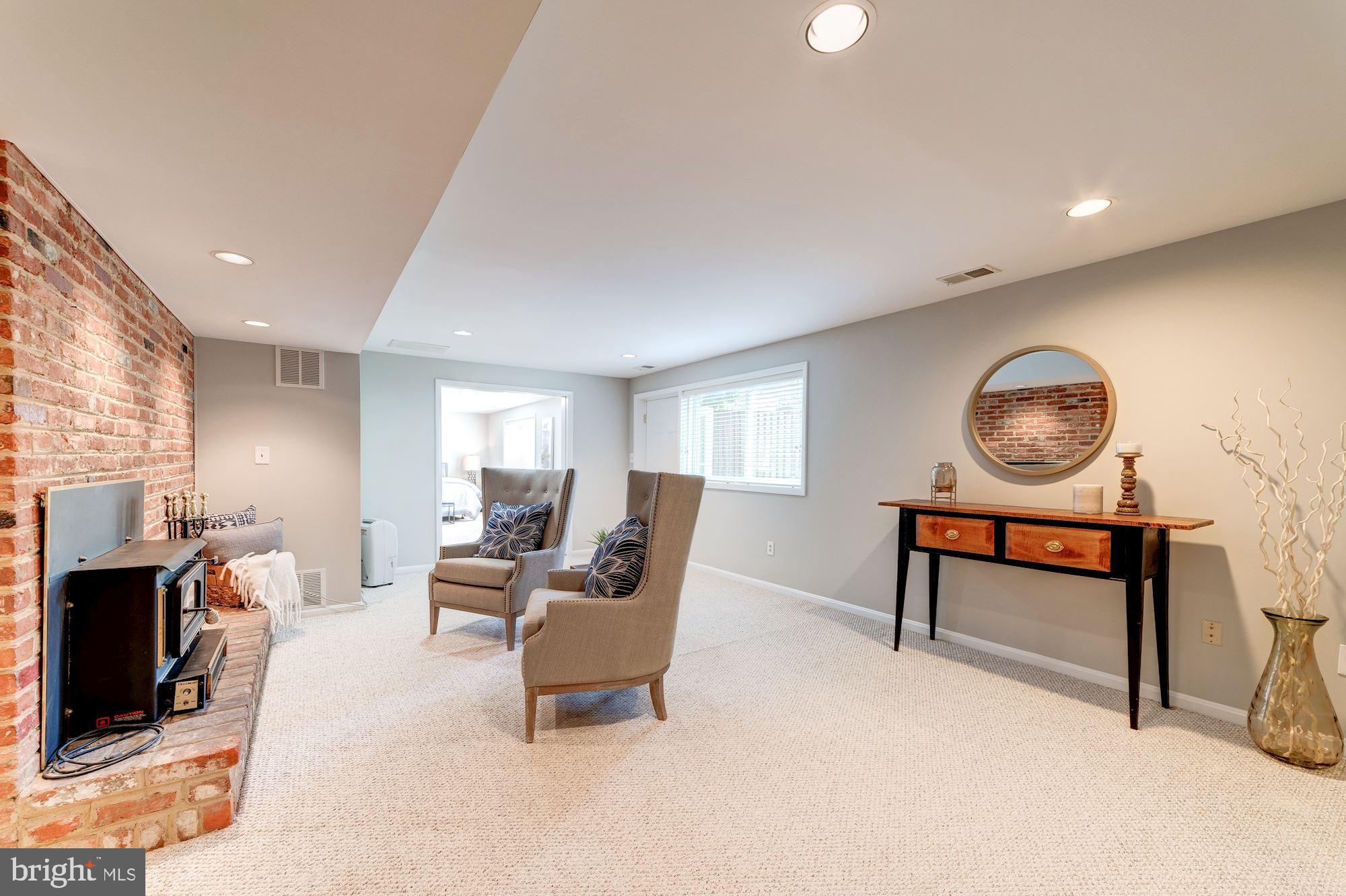 COUNTRY CLUB HILLS - Residential