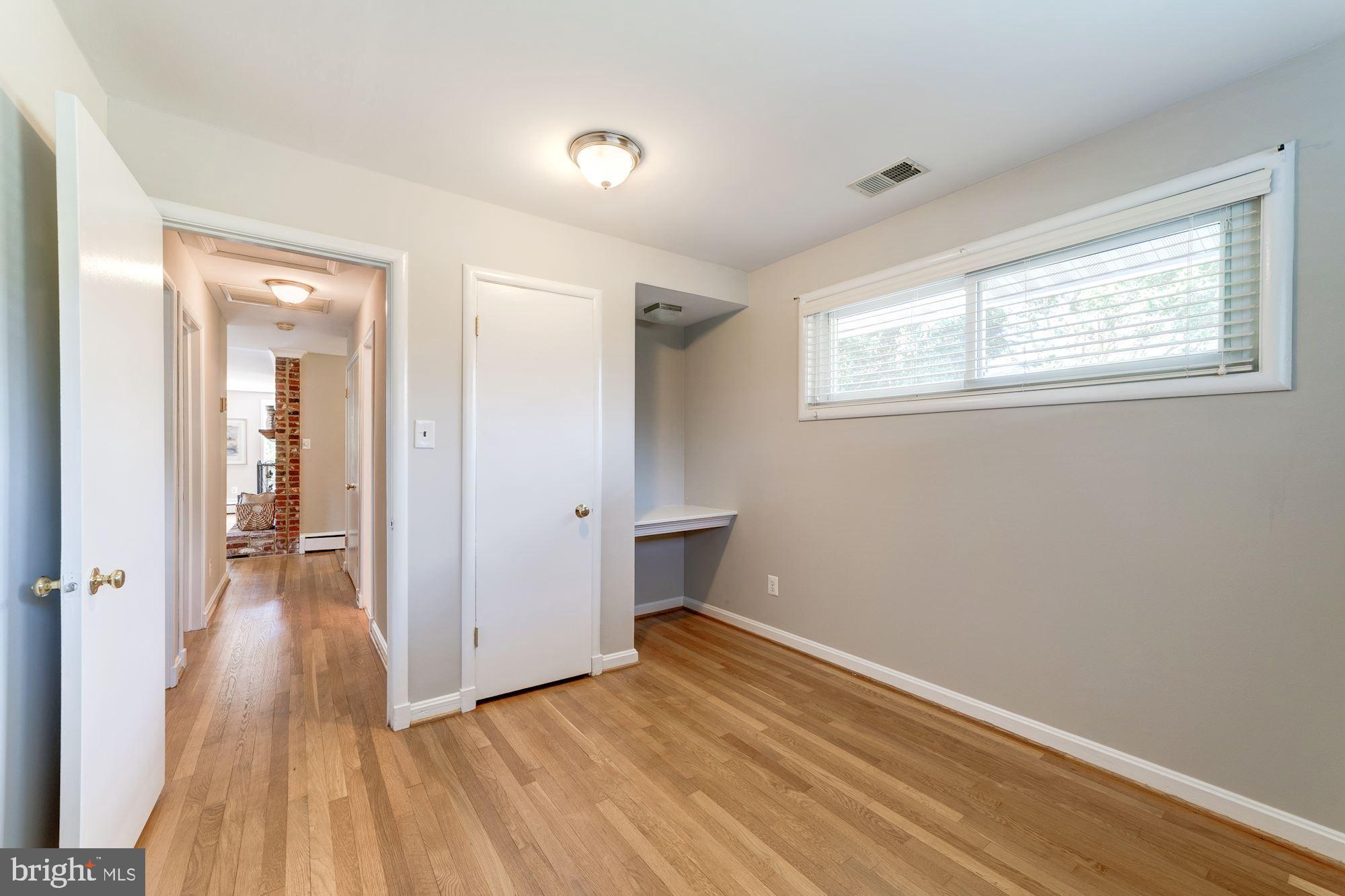 COUNTRY CLUB HILLS - Residential