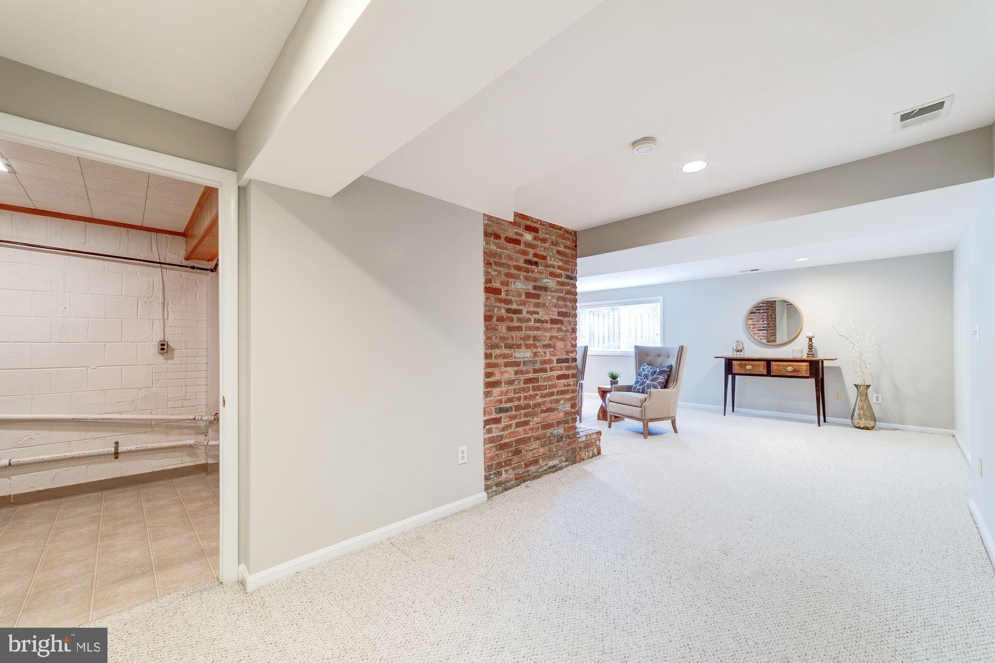 COUNTRY CLUB HILLS - Residential