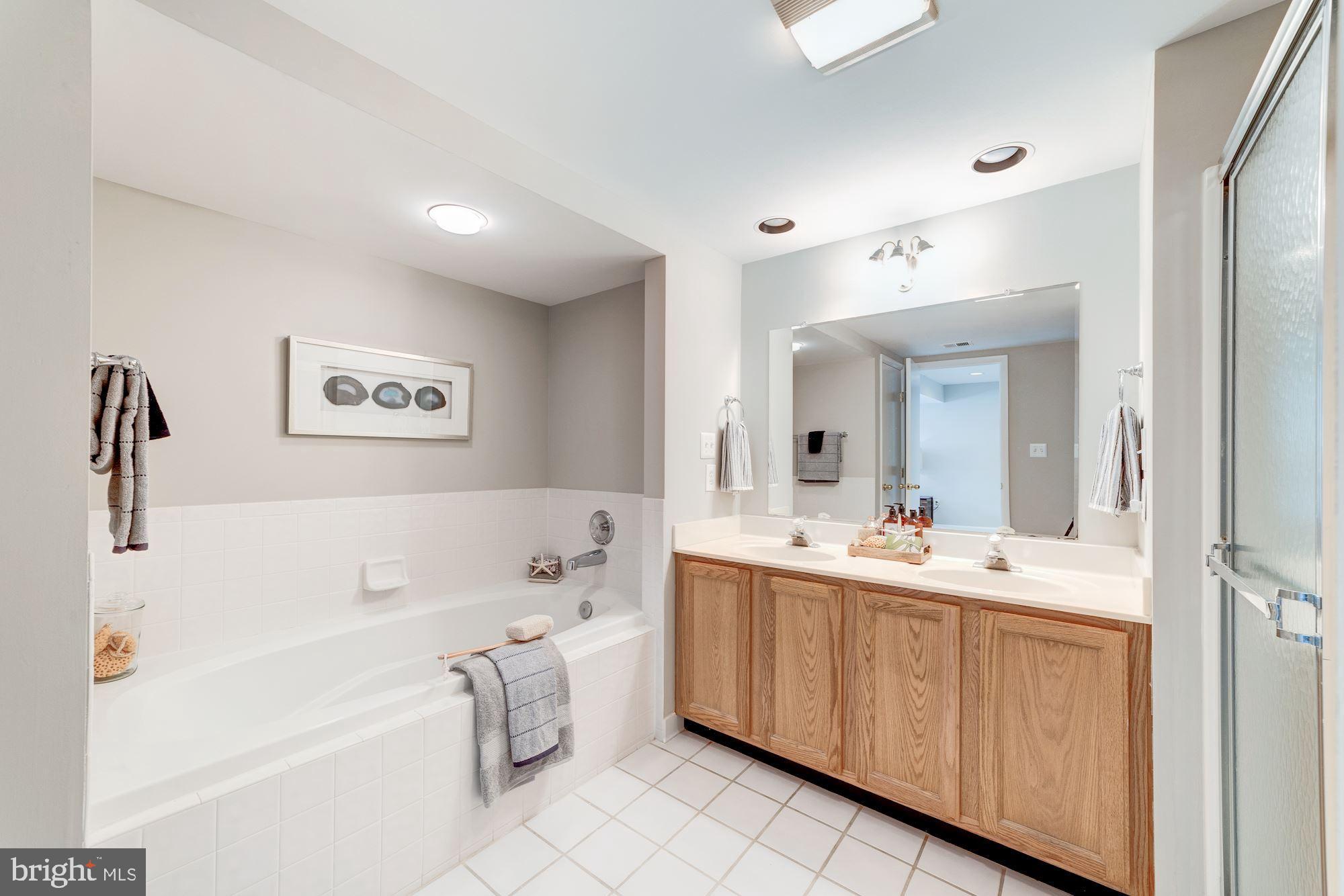 COUNTRY CLUB HILLS - Residential