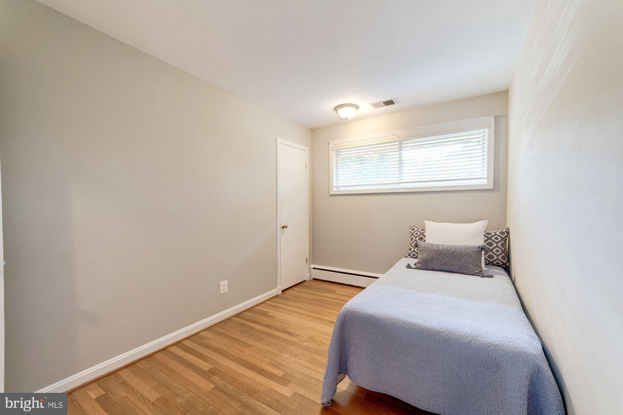 COUNTRY CLUB HILLS - Residential