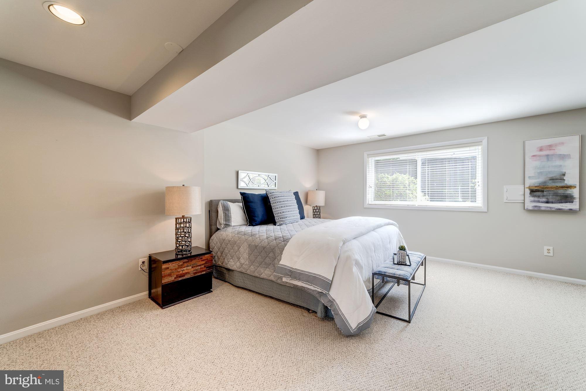 COUNTRY CLUB HILLS - Residential