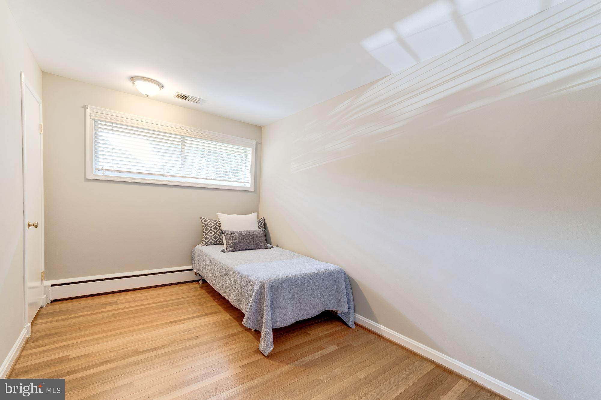 COUNTRY CLUB HILLS - Residential