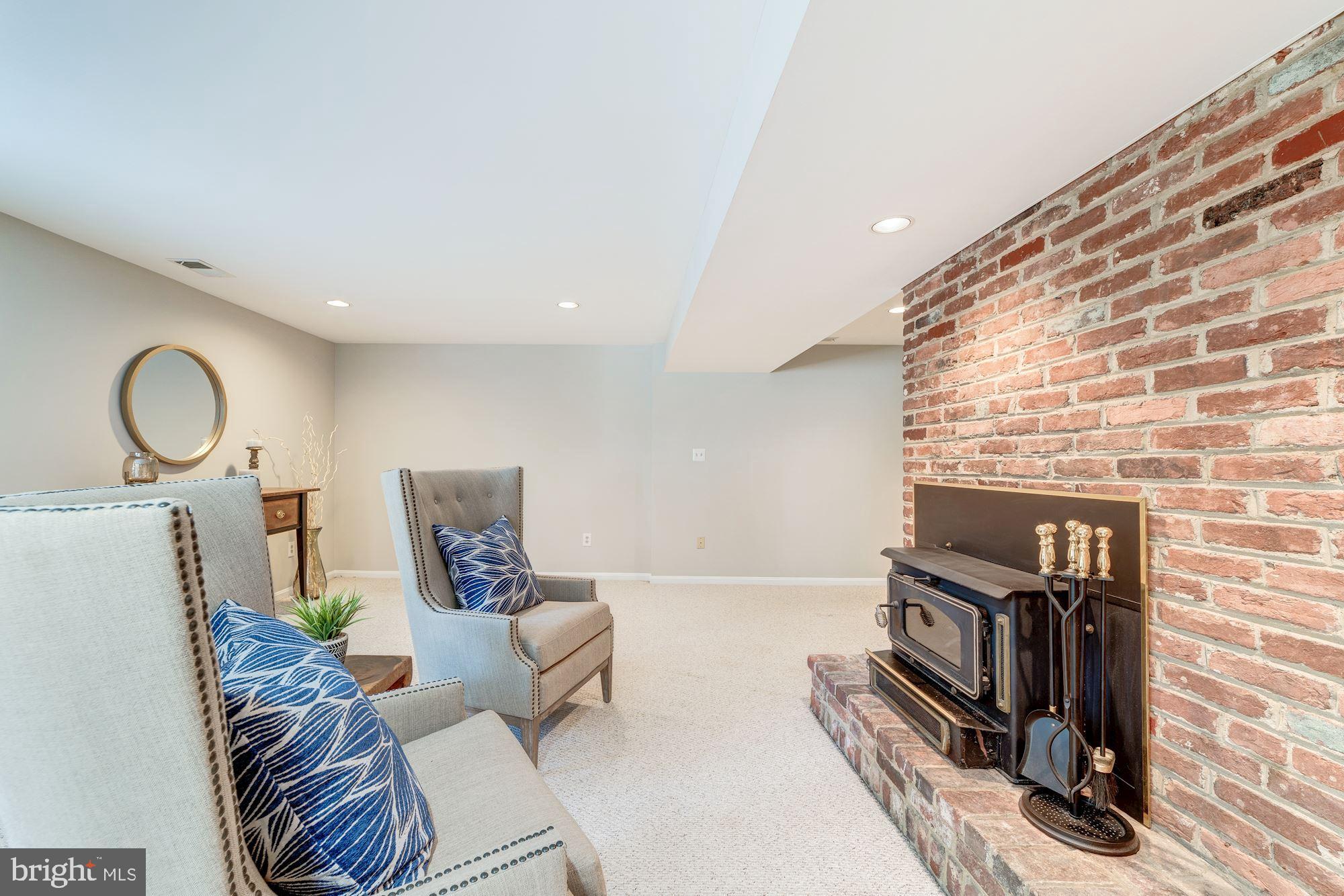 COUNTRY CLUB HILLS - Residential