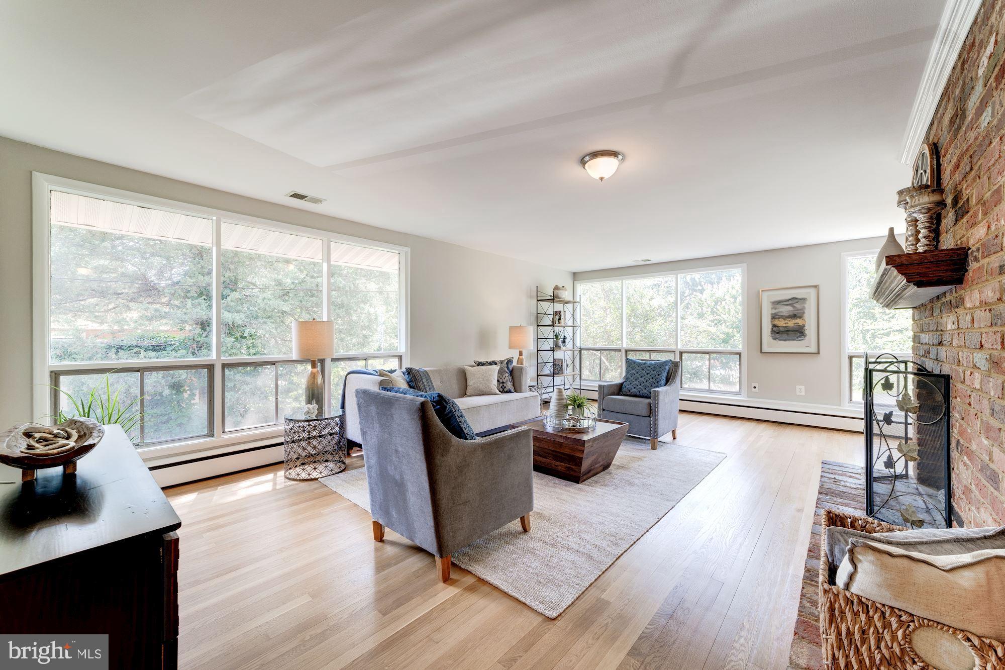 COUNTRY CLUB HILLS - Residential