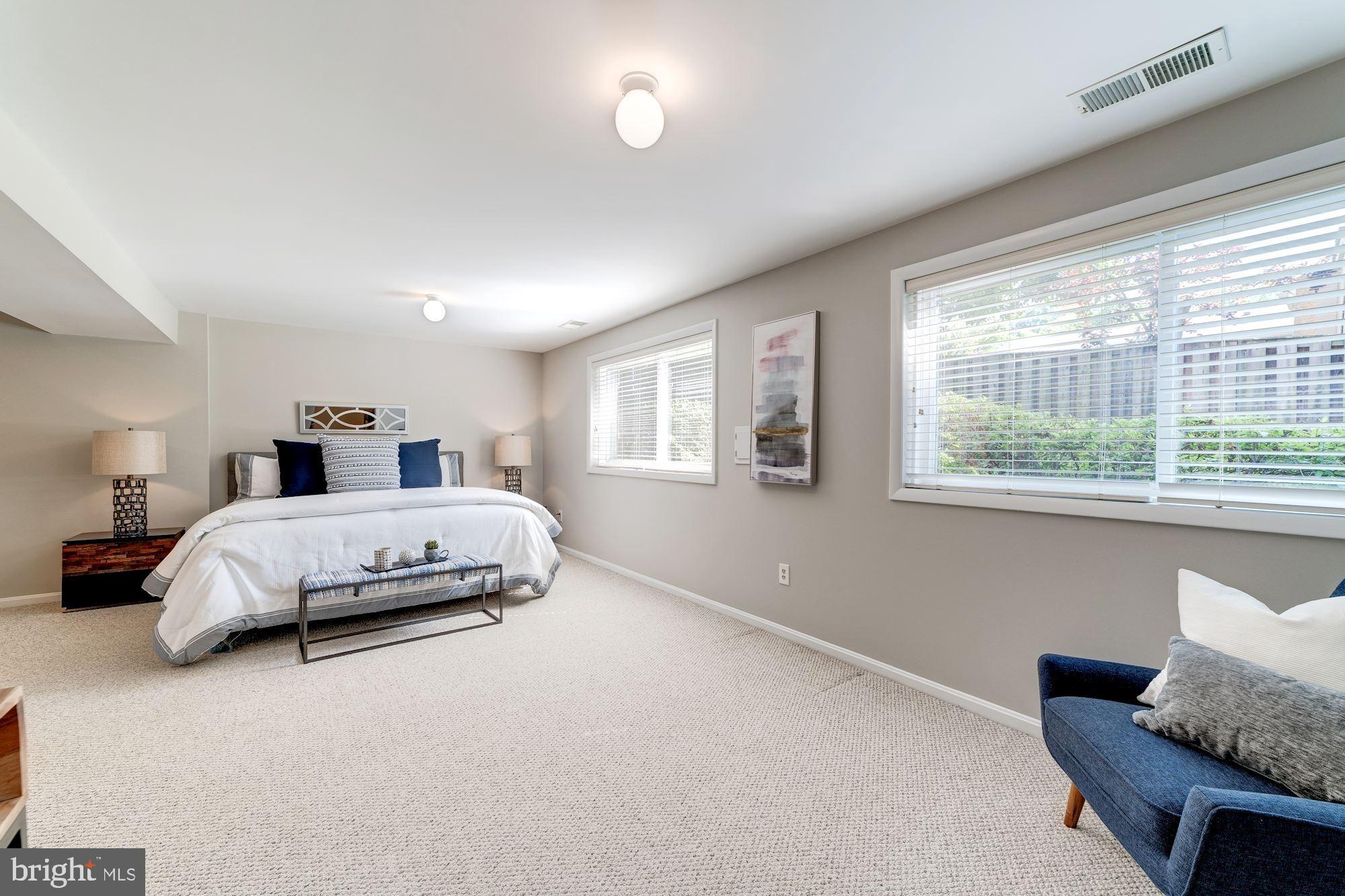 COUNTRY CLUB HILLS - Residential