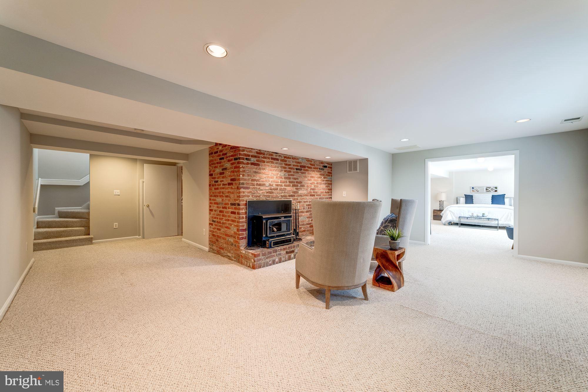 COUNTRY CLUB HILLS - Residential