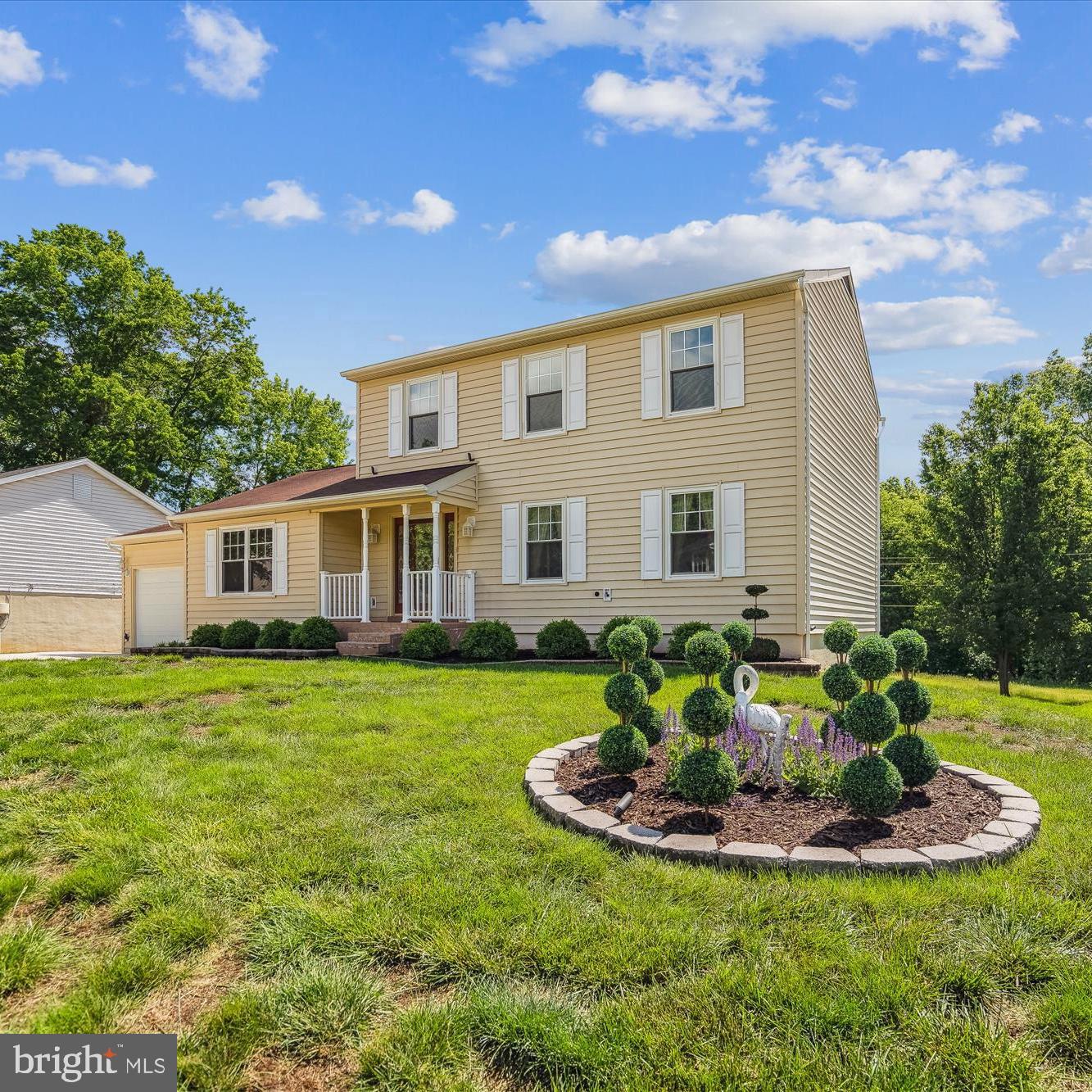 This bright and welcoming home checks all the boxes! With 4 good-sized bedrooms and 3 full baths, there’s room for everyone., whether you’re hosting, growing your fam, or just want extra space to spread out. Walk in and feel the light! The main level features a chill, open vibe with a cozy living room and a kitchen that offers ample space for cooking, snacking, and socializing. Off the back, there’s a sunroom that’s perfect for sipping coffee, working from home, or just relaxing with a backyard view.
Downstairs, the basement adds even more space to the mix, perfect for movie nights, game days, or a spot for guests. There’s also a bonus room and another full bath, so use it as a home gym, office, or whatever works for you.
Out back? You’ve got a big deck made for BBQs, plus a huge yard that’s ready for pets, playtime, or just enjoying the fresh air.