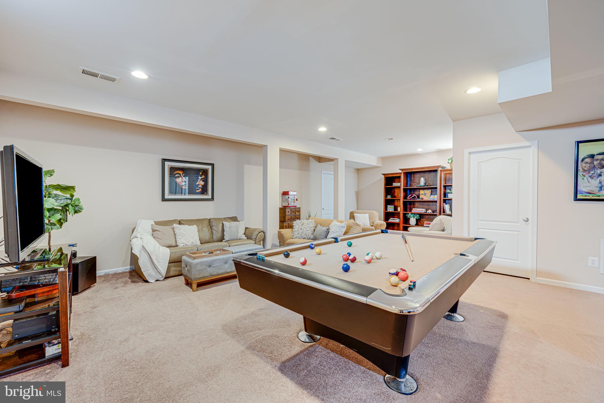 SOUTH RIDING - Residential