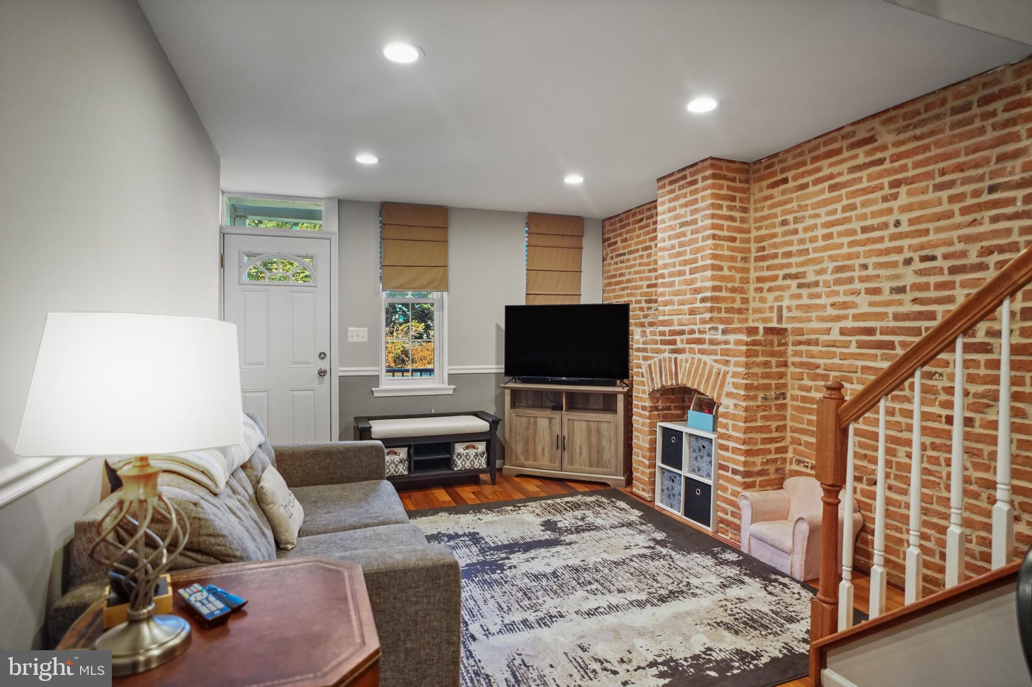 1421 RACE STREET