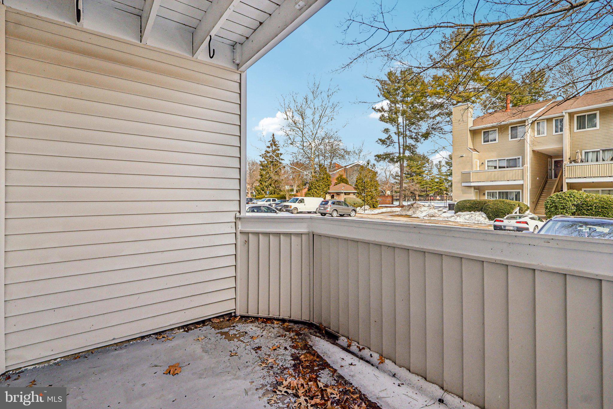 FARMINGDALE - Residential