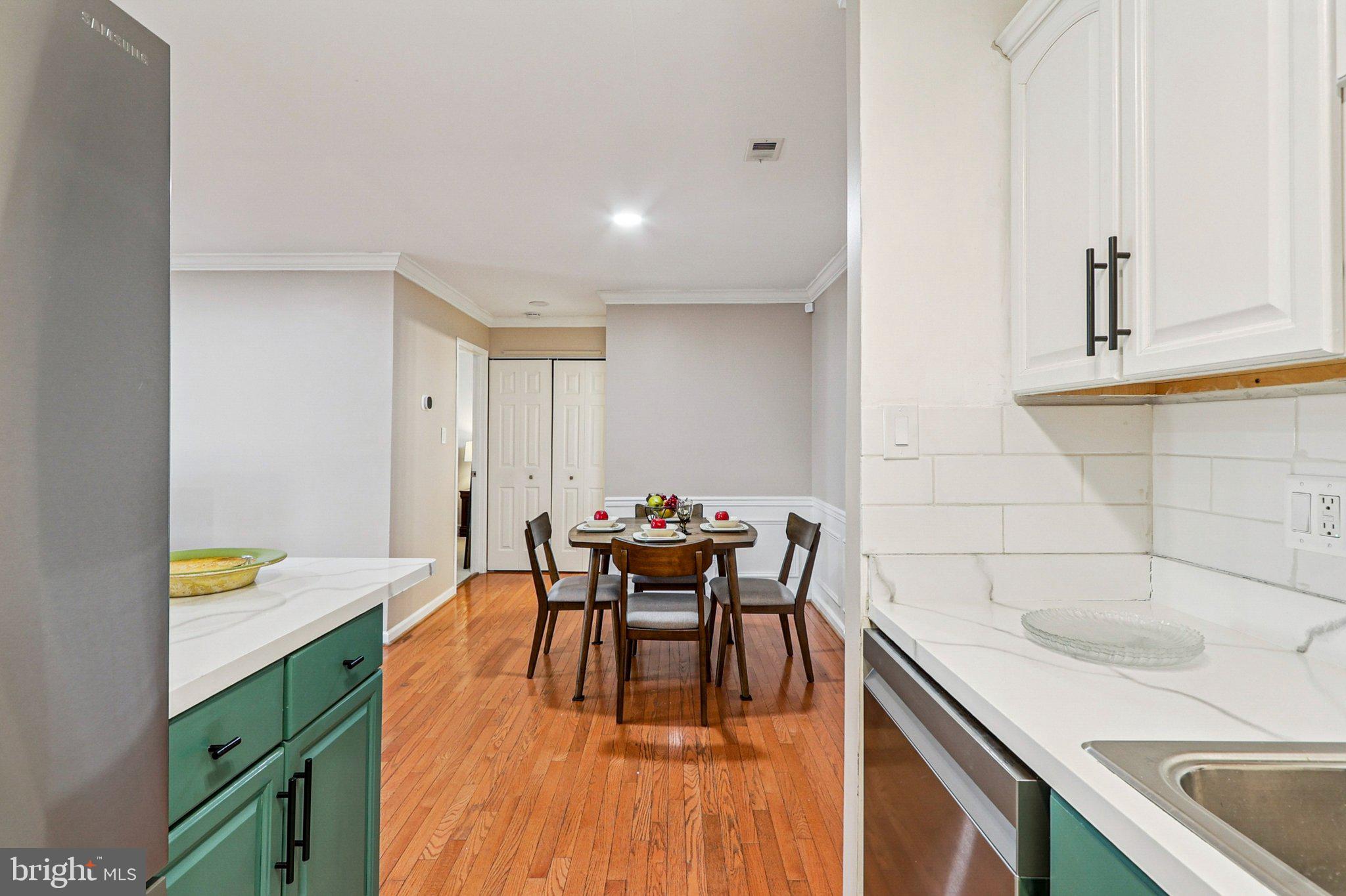 FARMINGDALE - Residential