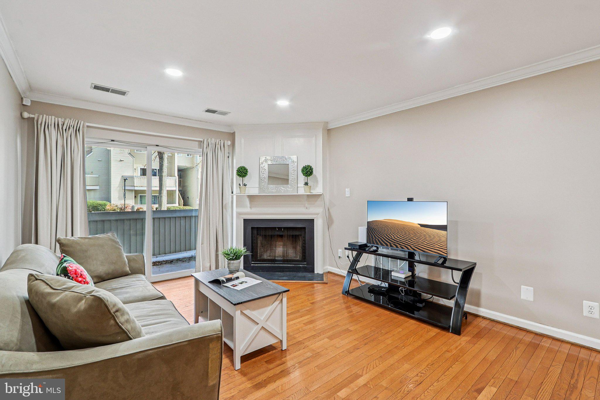 FARMINGDALE - Residential