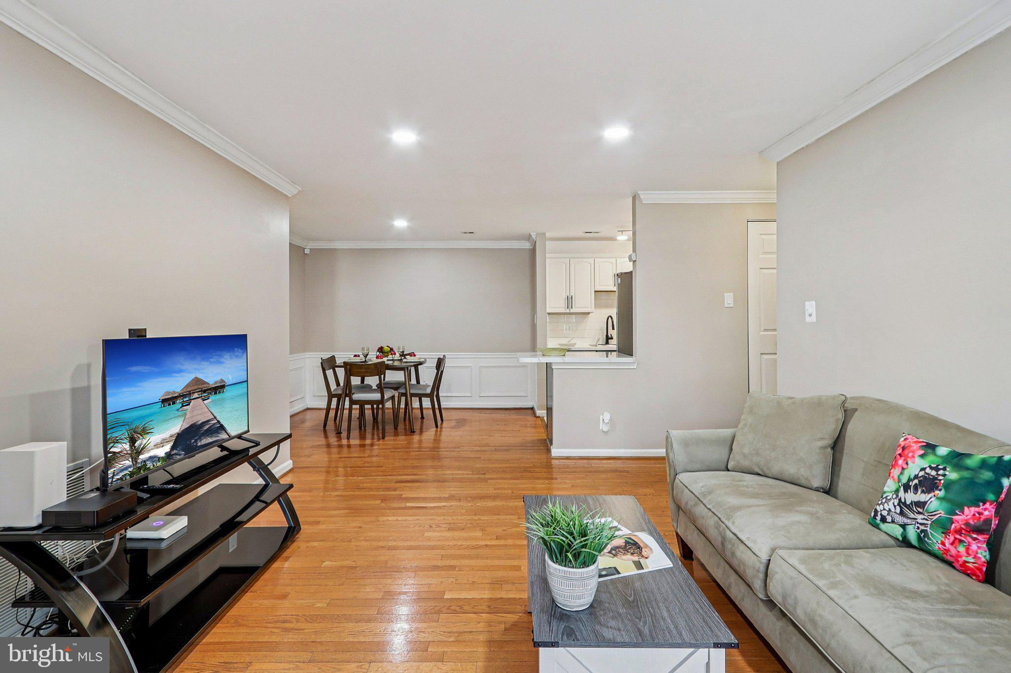 FARMINGDALE - Residential