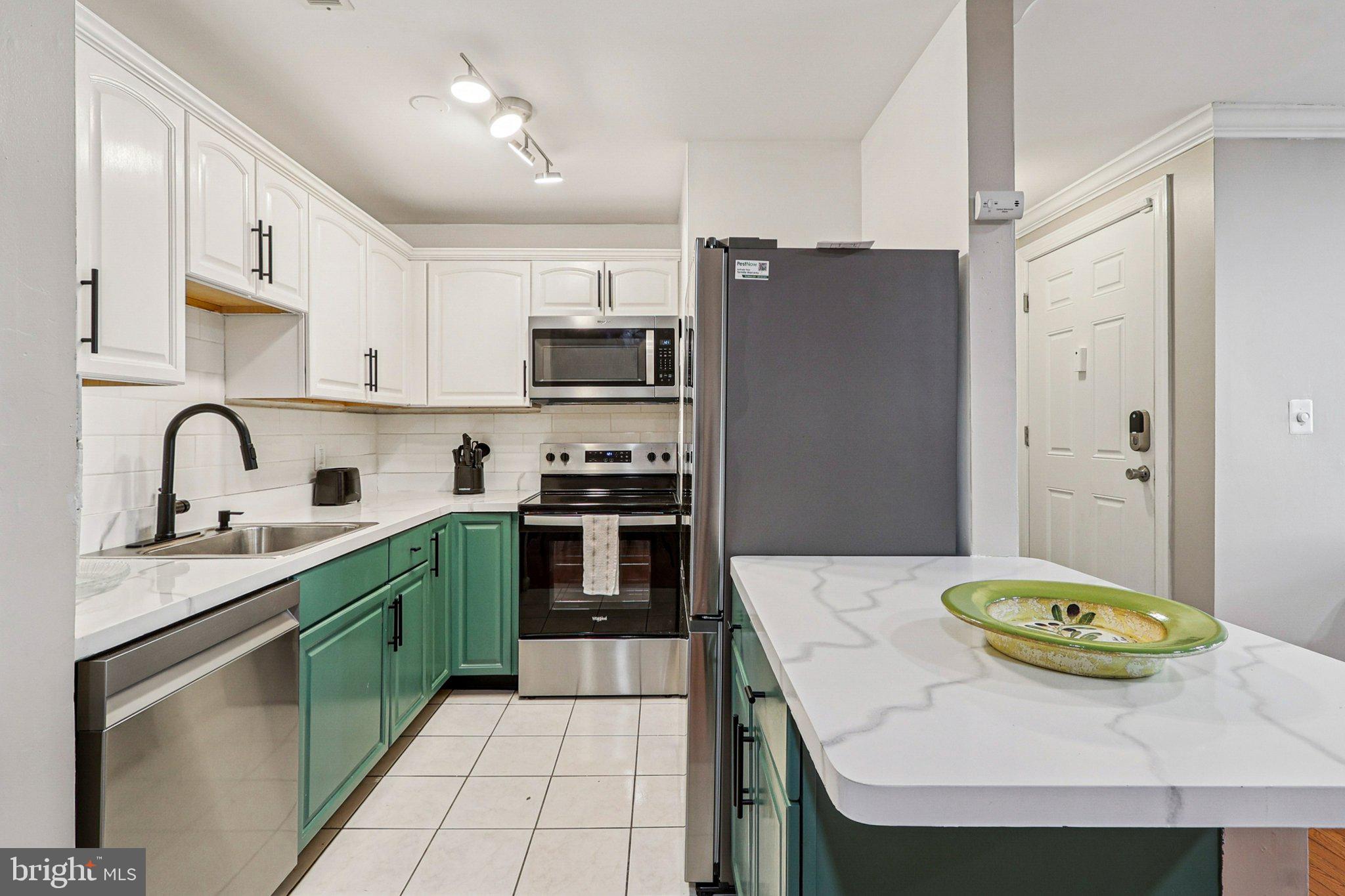 FARMINGDALE - Residential