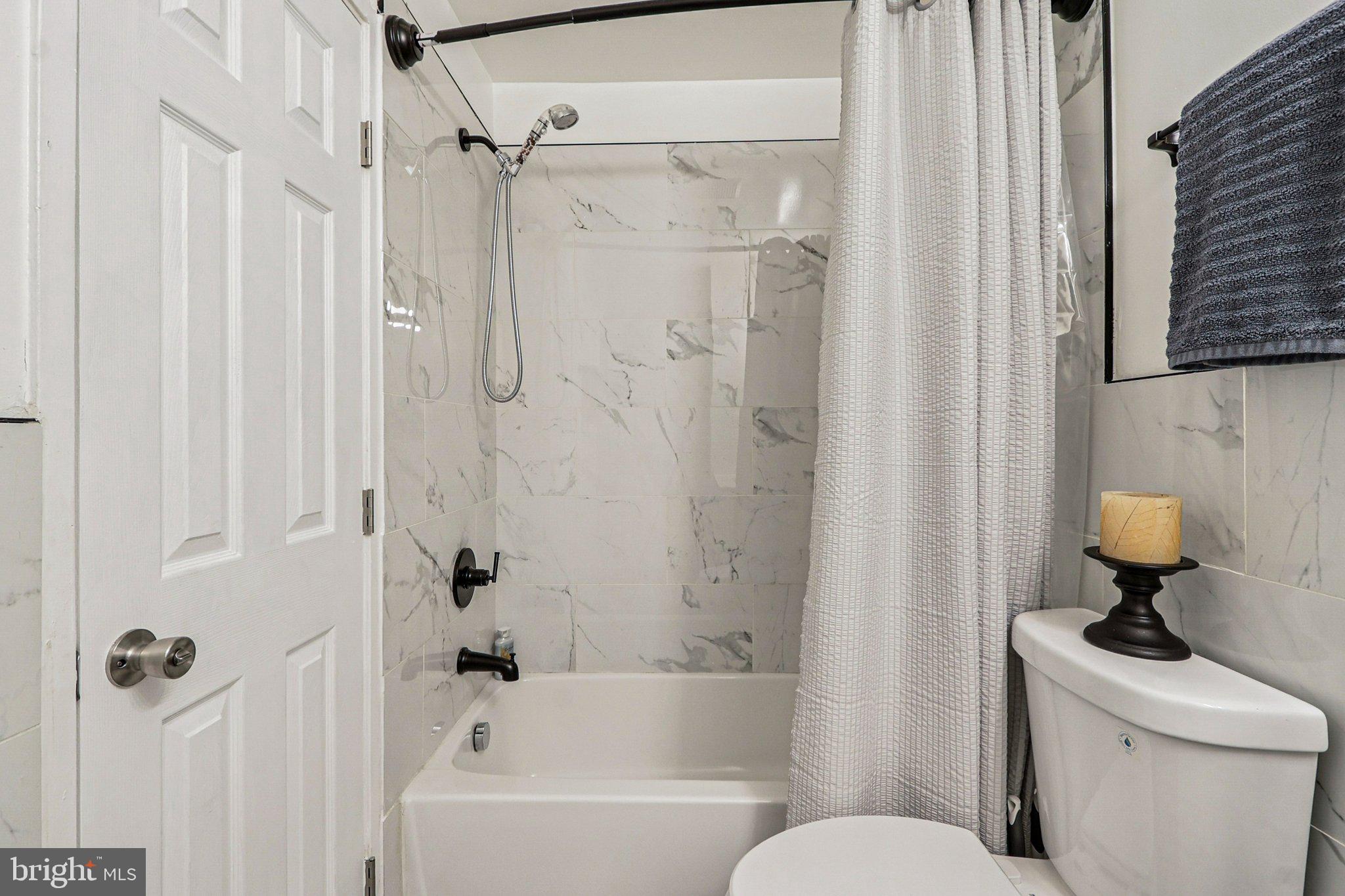 FARMINGDALE - Residential