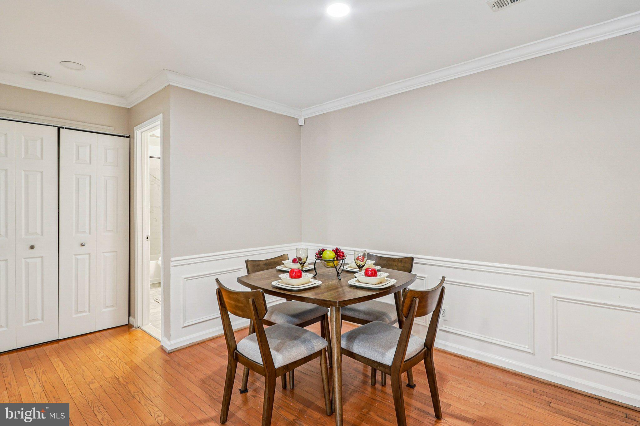 FARMINGDALE - Residential