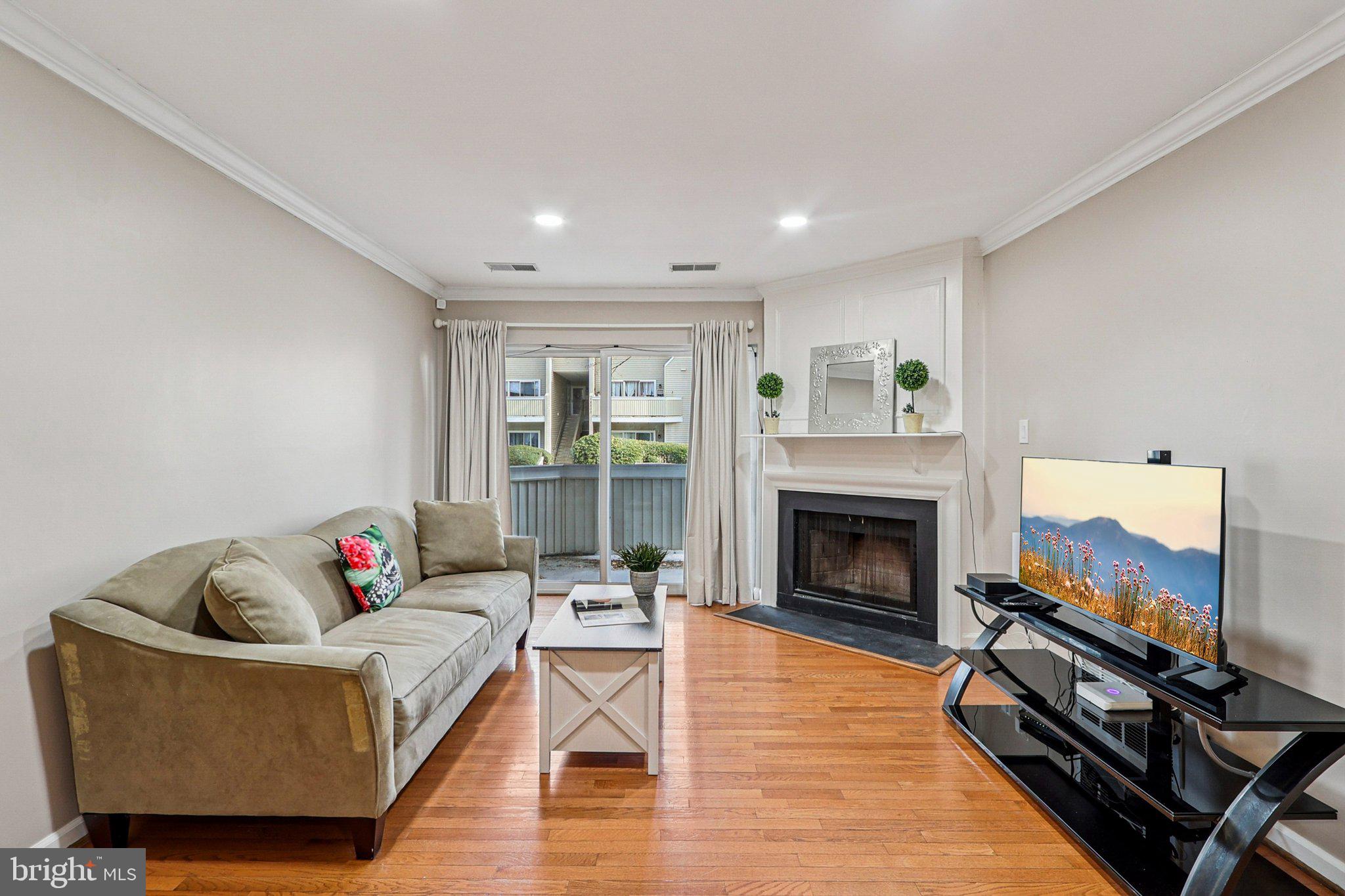 FARMINGDALE - Residential