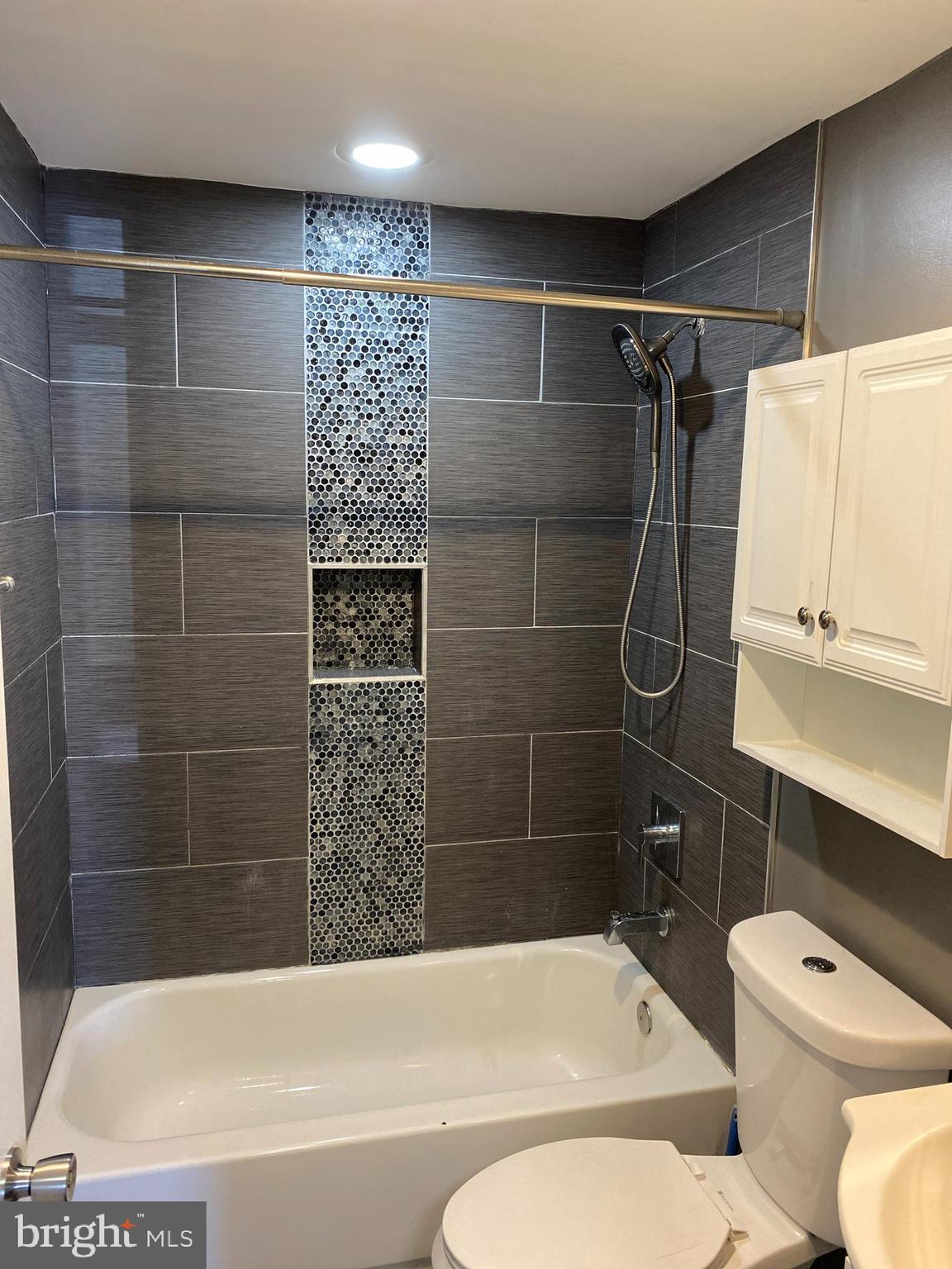 ARUNDEL GARDENS - Residential Lease