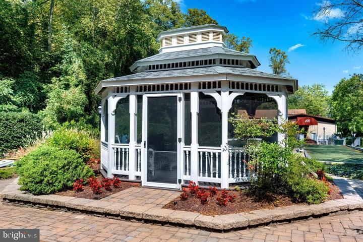 ELKRIDGE ESTATES - Residential Lease