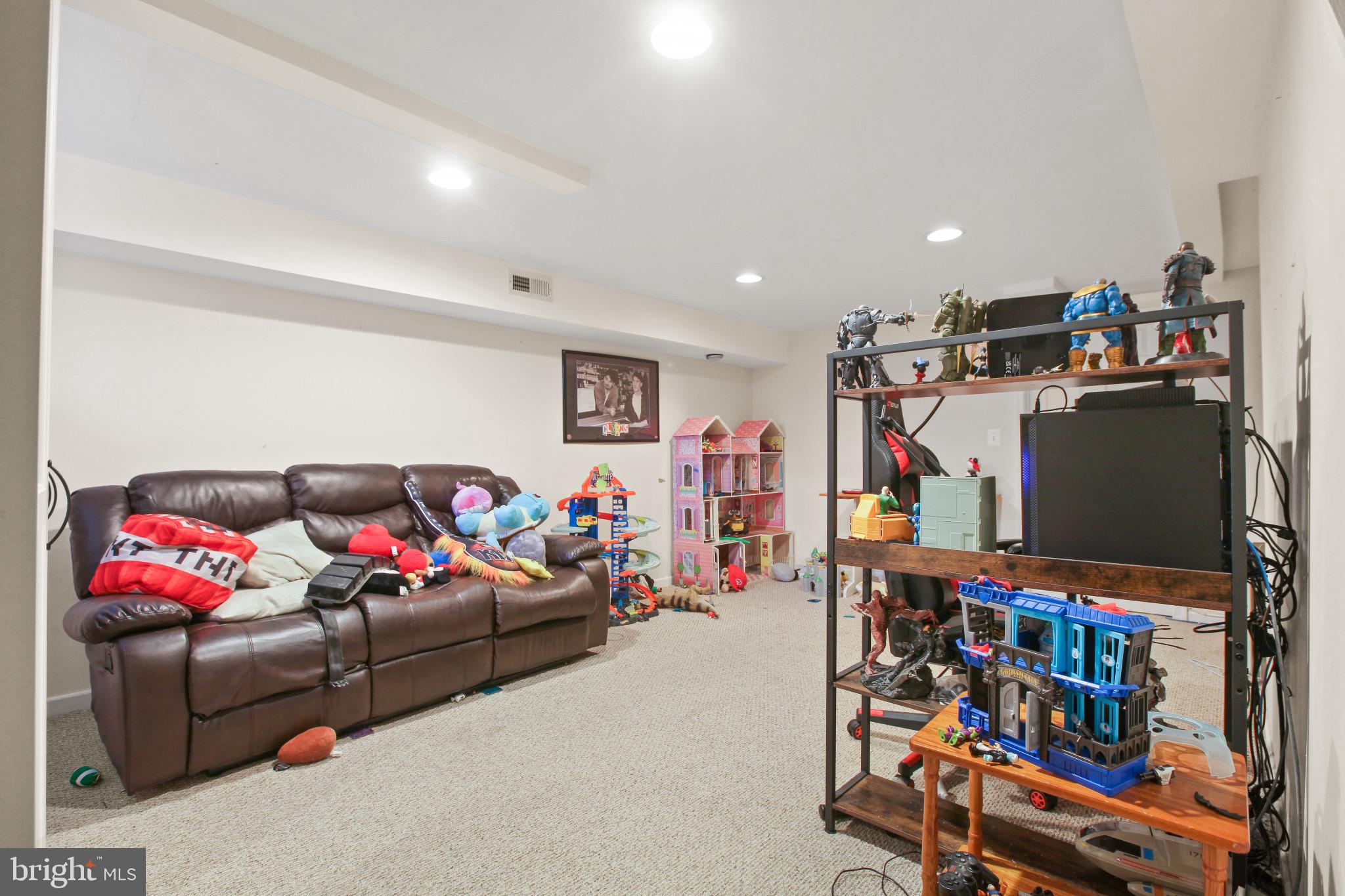 MIDDLE RIVER - Residential