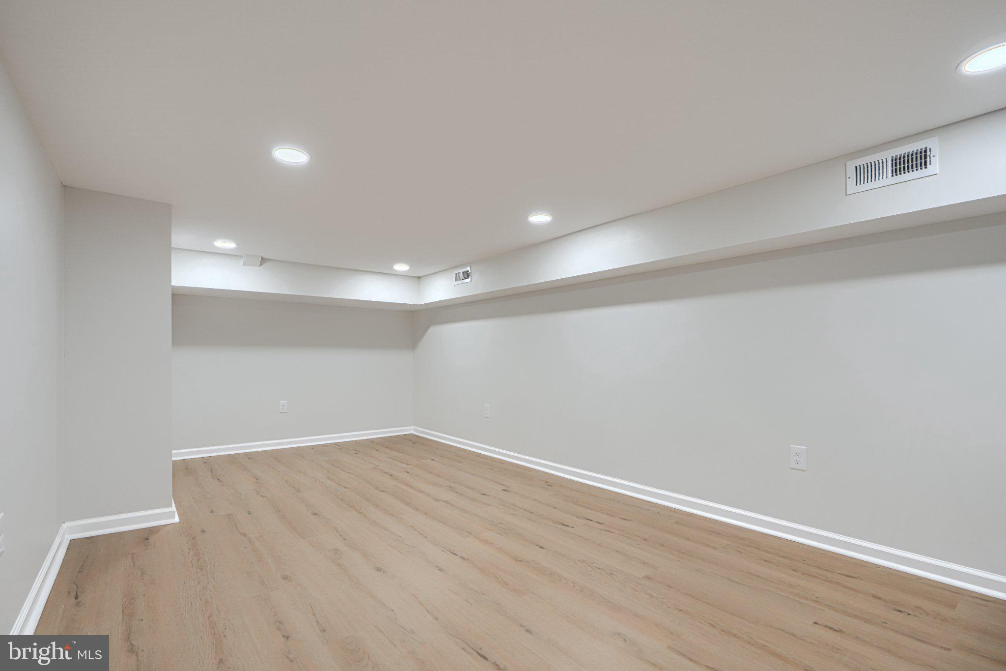 ABERDEEN HILLS - Residential