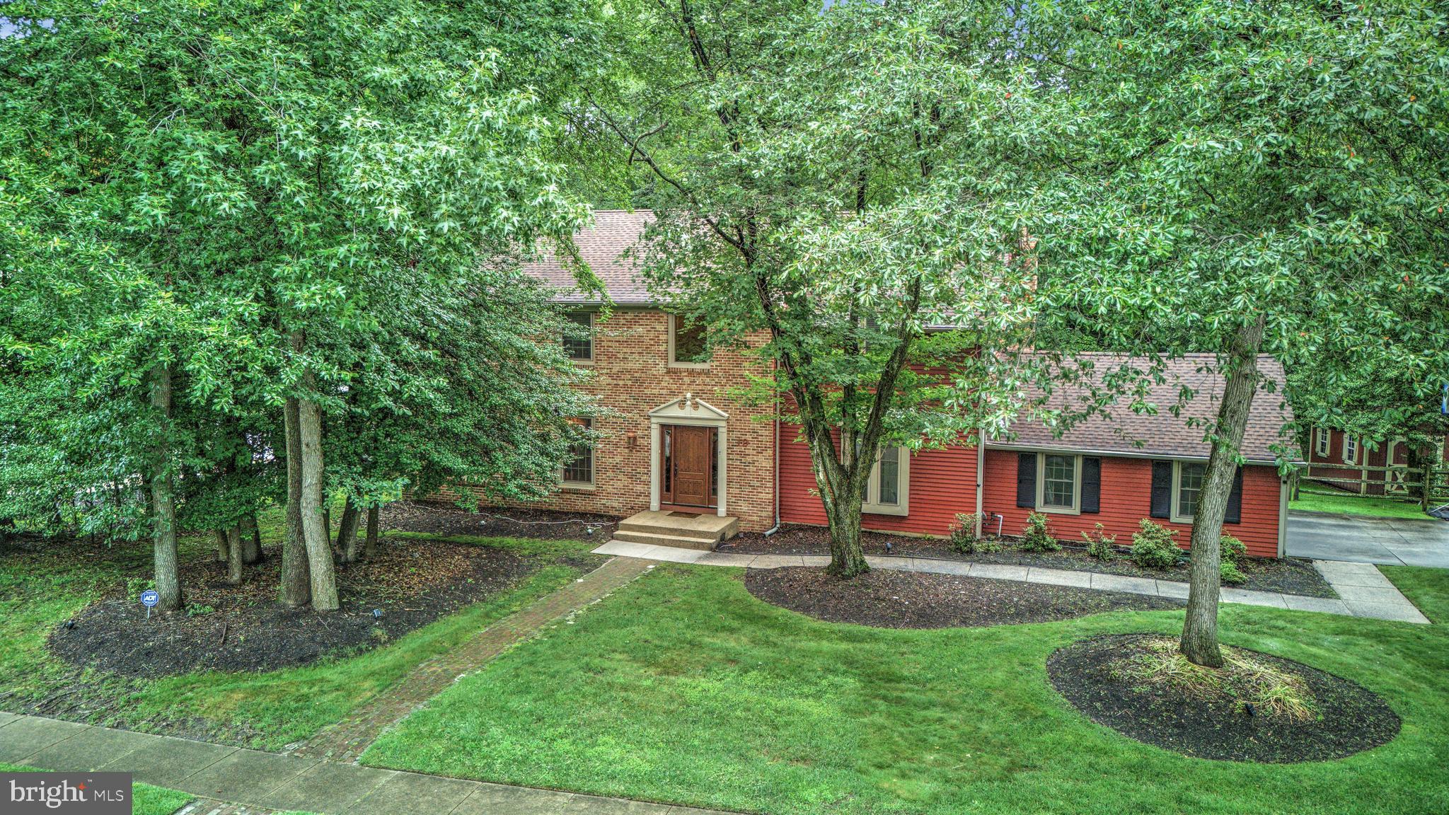 19 RED OAK DRIVE