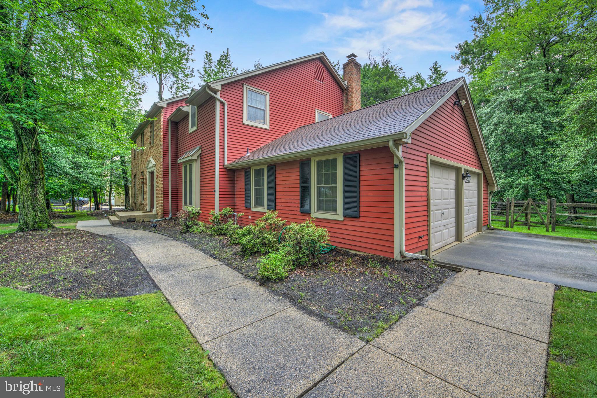 19 RED OAK DRIVE